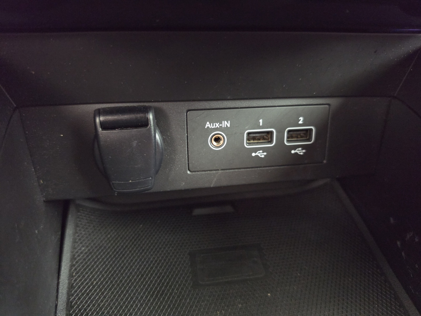 Vente en ligne Renault Clio 5 Clio TCe 90 - 21 au prix de 14 990 €