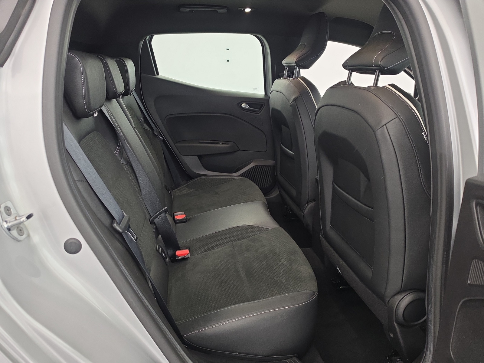 Vente en ligne Renault Clio 5 Clio TCe 90 - 21 au prix de 14 990 €