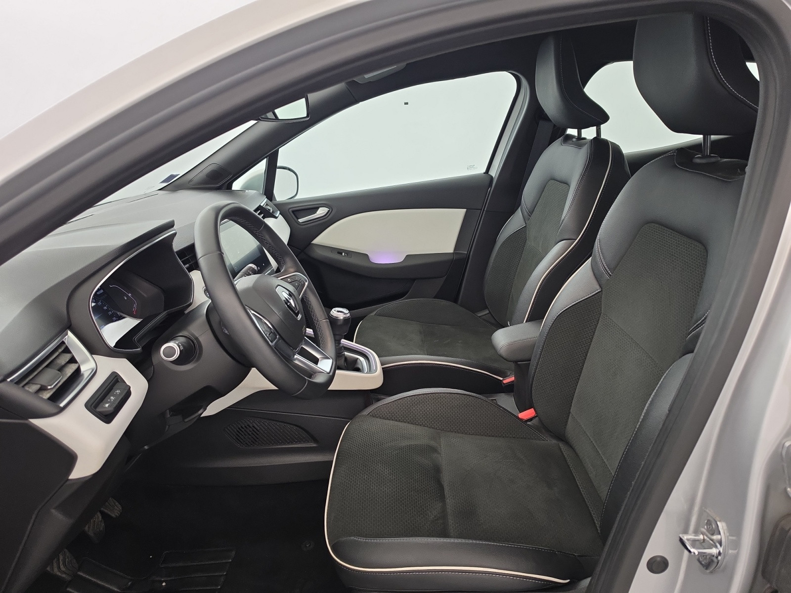 Vente en ligne Renault Clio 5 Clio TCe 90 - 21 au prix de 14 990 €