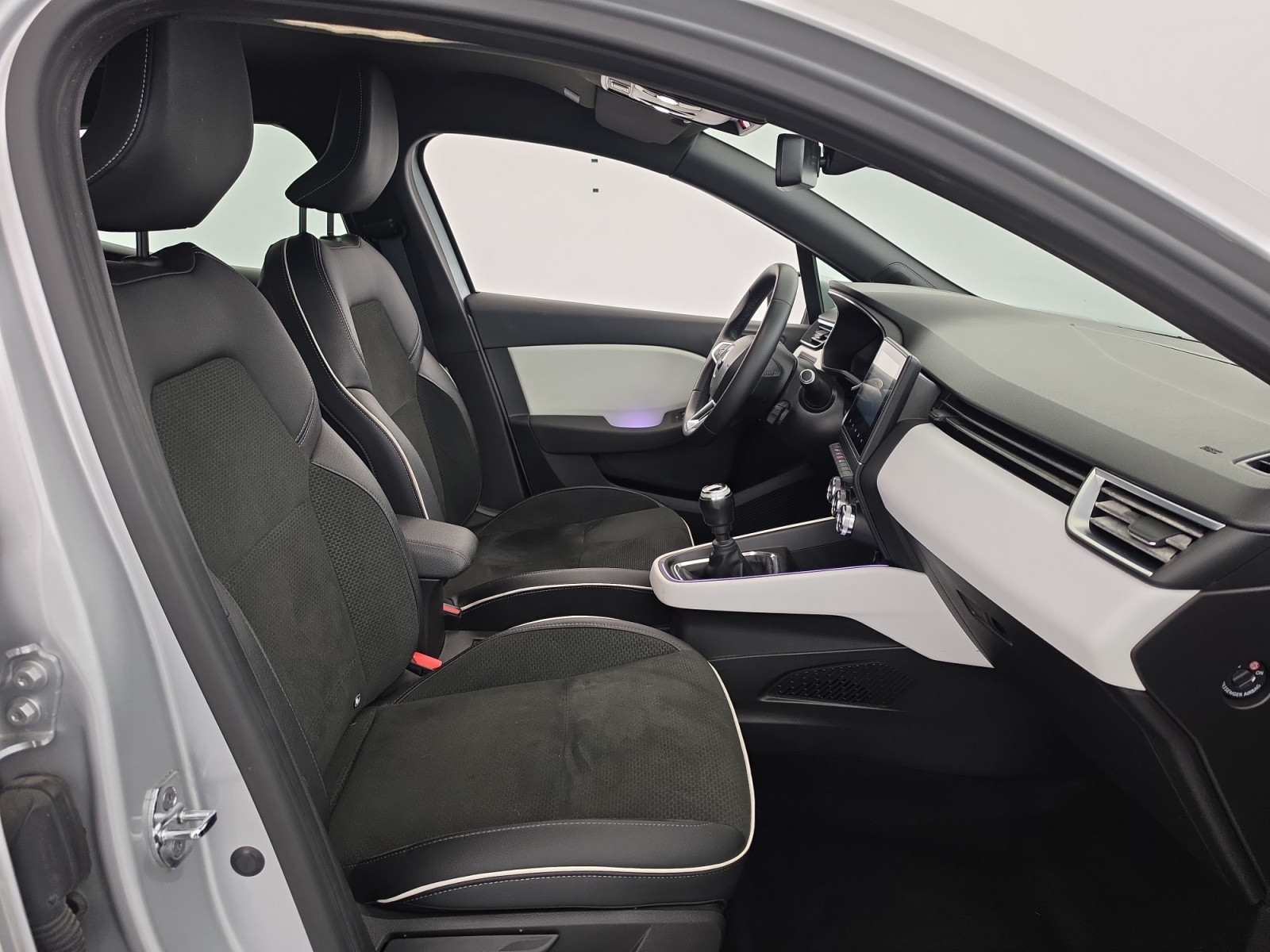 Vente en ligne Renault Clio 5 Clio TCe 90 - 21 au prix de 14 990 €