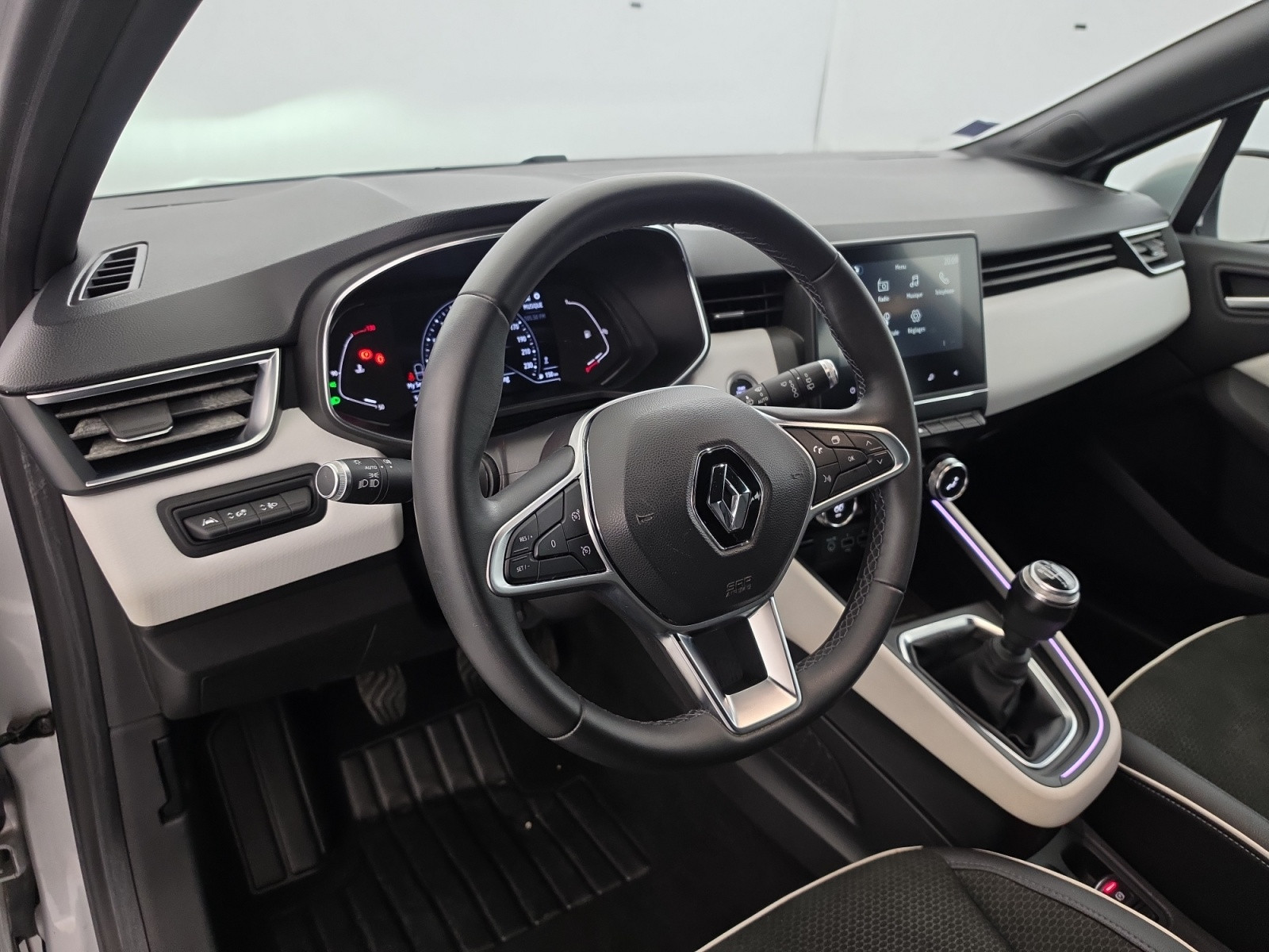 Vente en ligne Renault Clio 5 Clio TCe 90 - 21 au prix de 14 990 €
