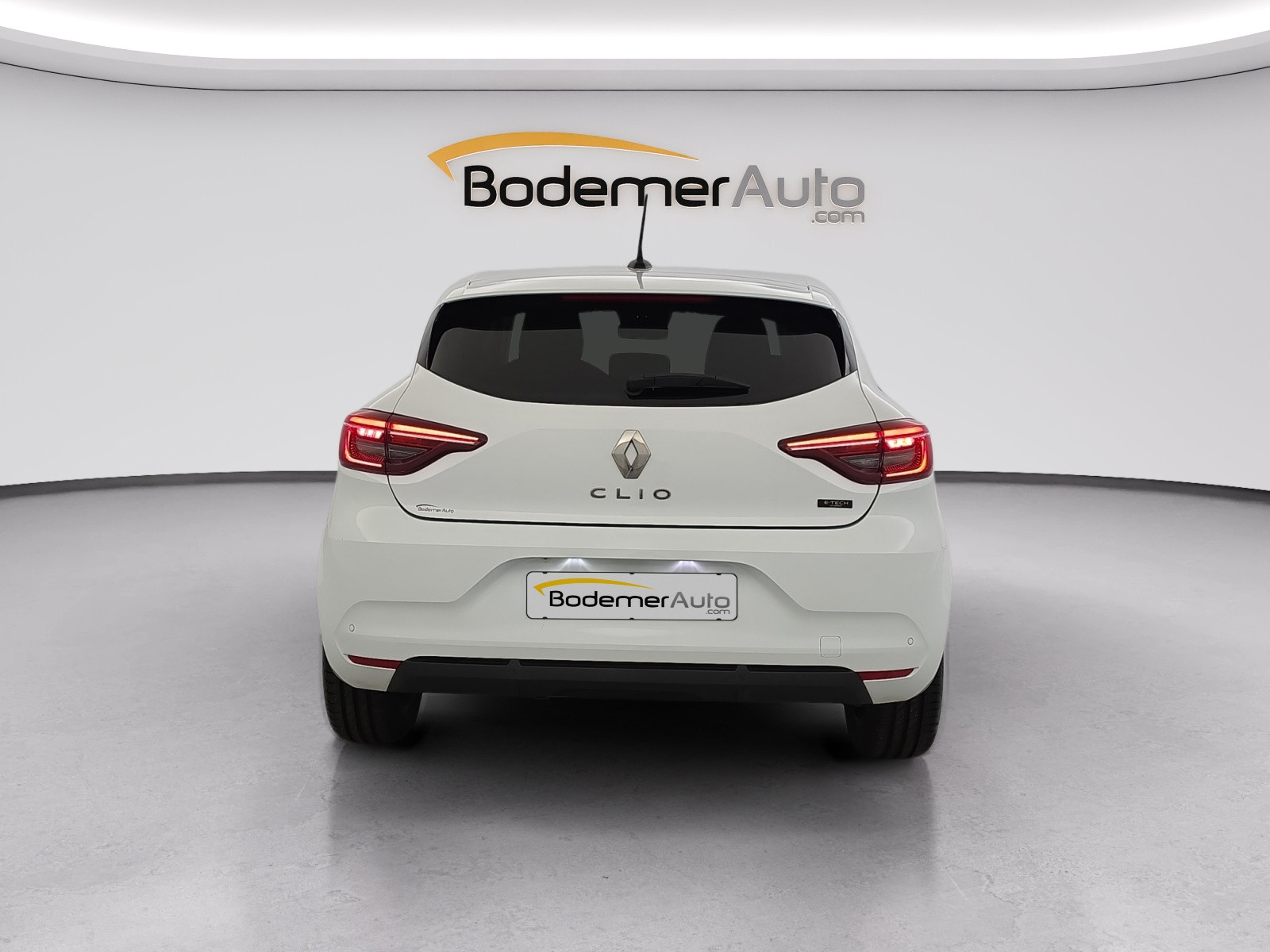 Vente en ligne Renault Clio 5 Clio E-Tech full hybrid 145 au prix de 16 990 €