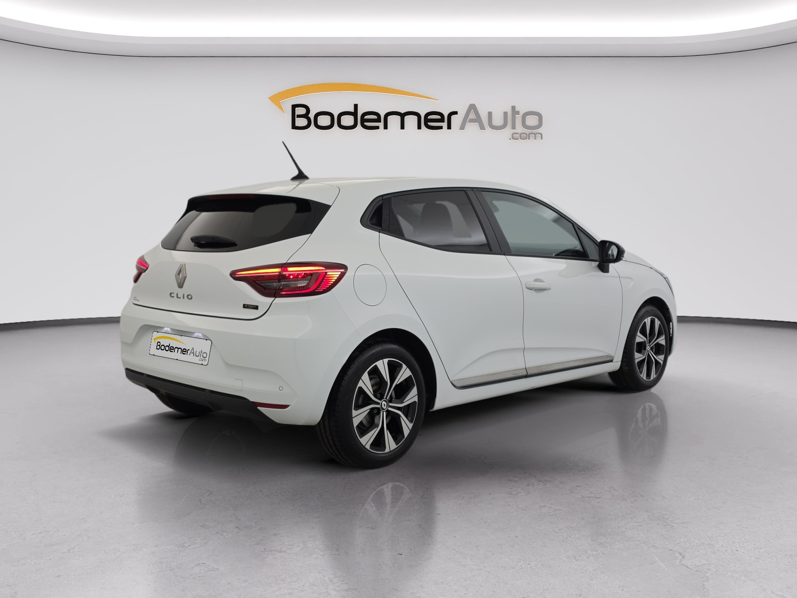 Vente en ligne Renault Clio 5 Clio E-Tech full hybrid 145 au prix de 16 990 €