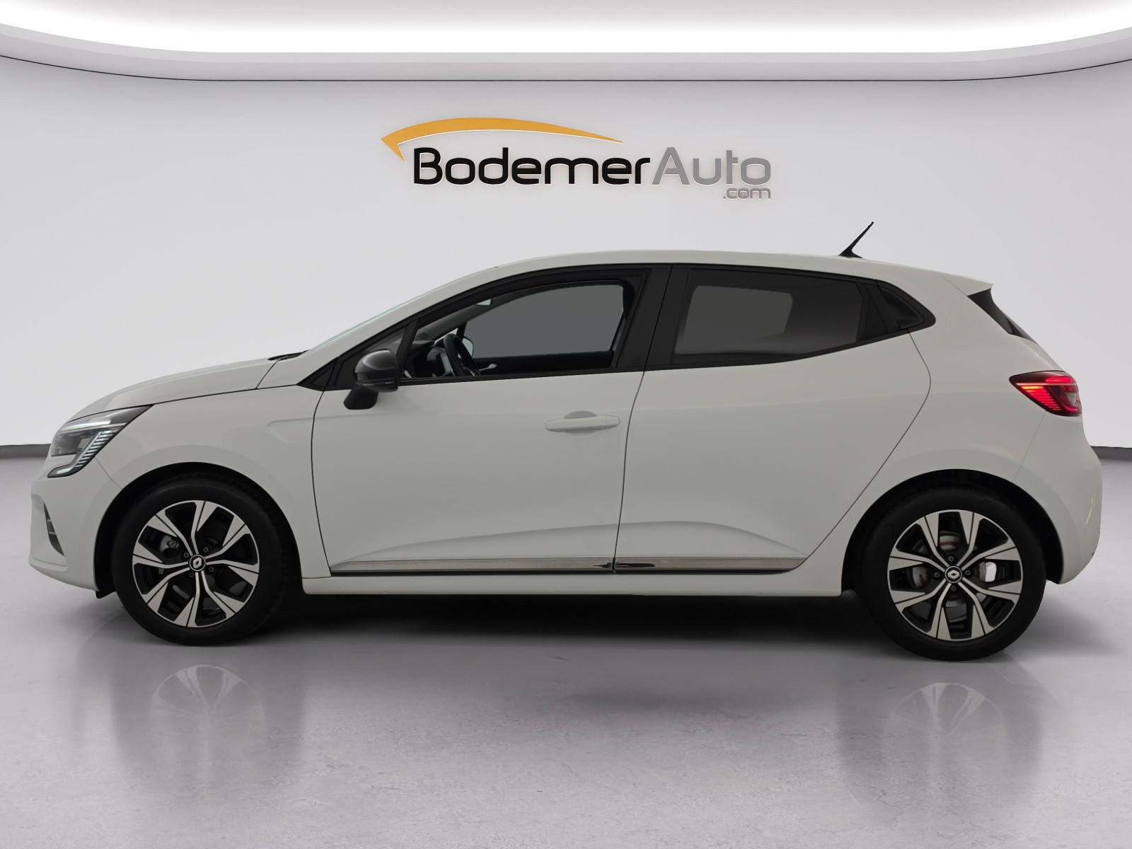 Vente en ligne Renault Clio 5 Clio E-Tech full hybrid 145 au prix de 16 990 €
