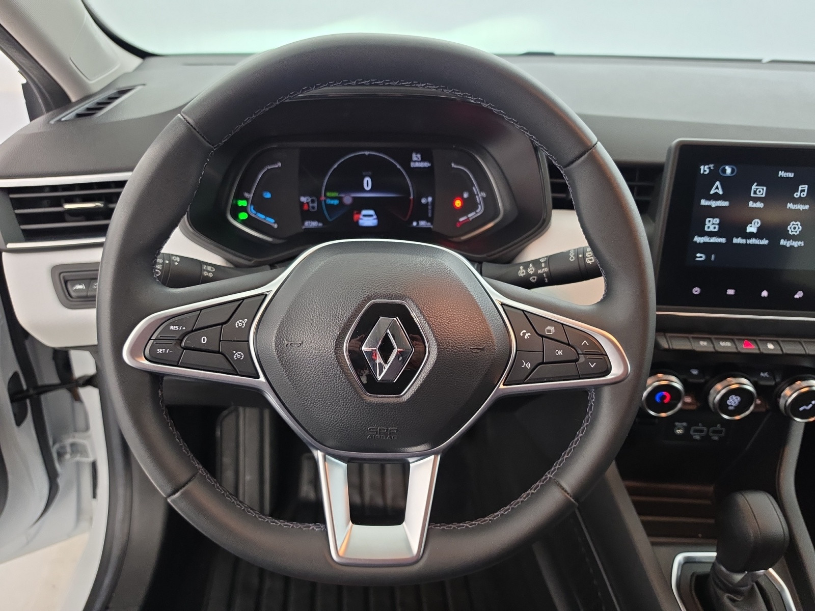 Vente en ligne Renault Clio 5 Clio E-Tech full hybrid 145 au prix de 16 990 €