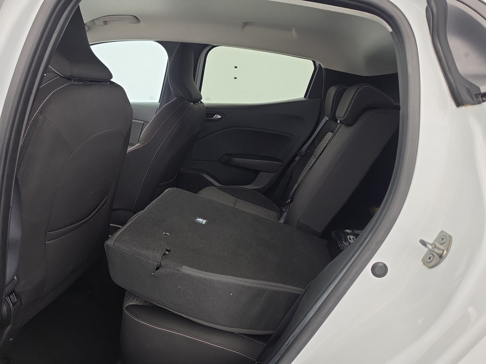 Vente en ligne Renault Clio 5 Clio E-Tech full hybrid 145 au prix de 16 990 €