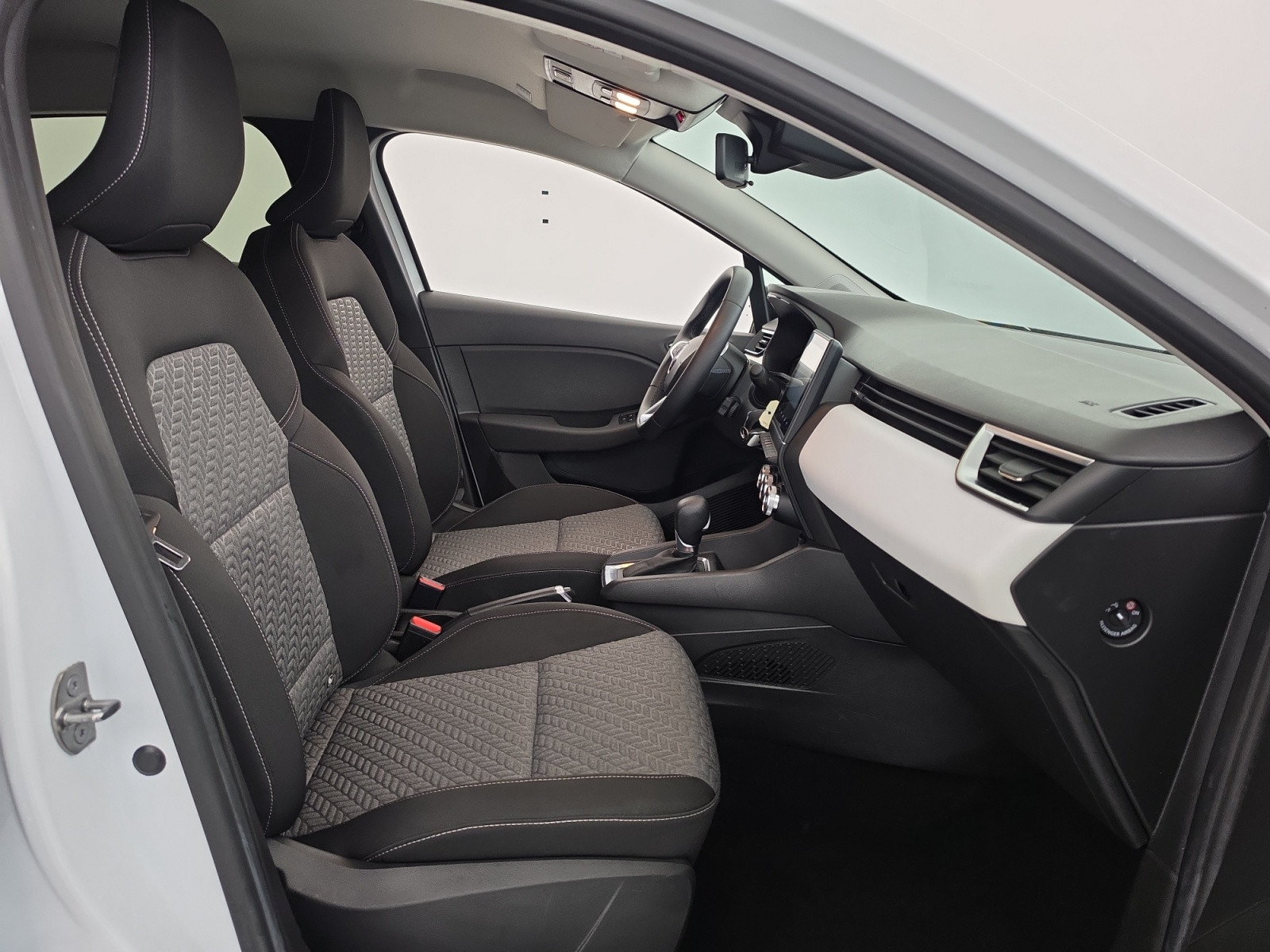 Vente en ligne Renault Clio 5 Clio E-Tech full hybrid 145 au prix de 16 990 €