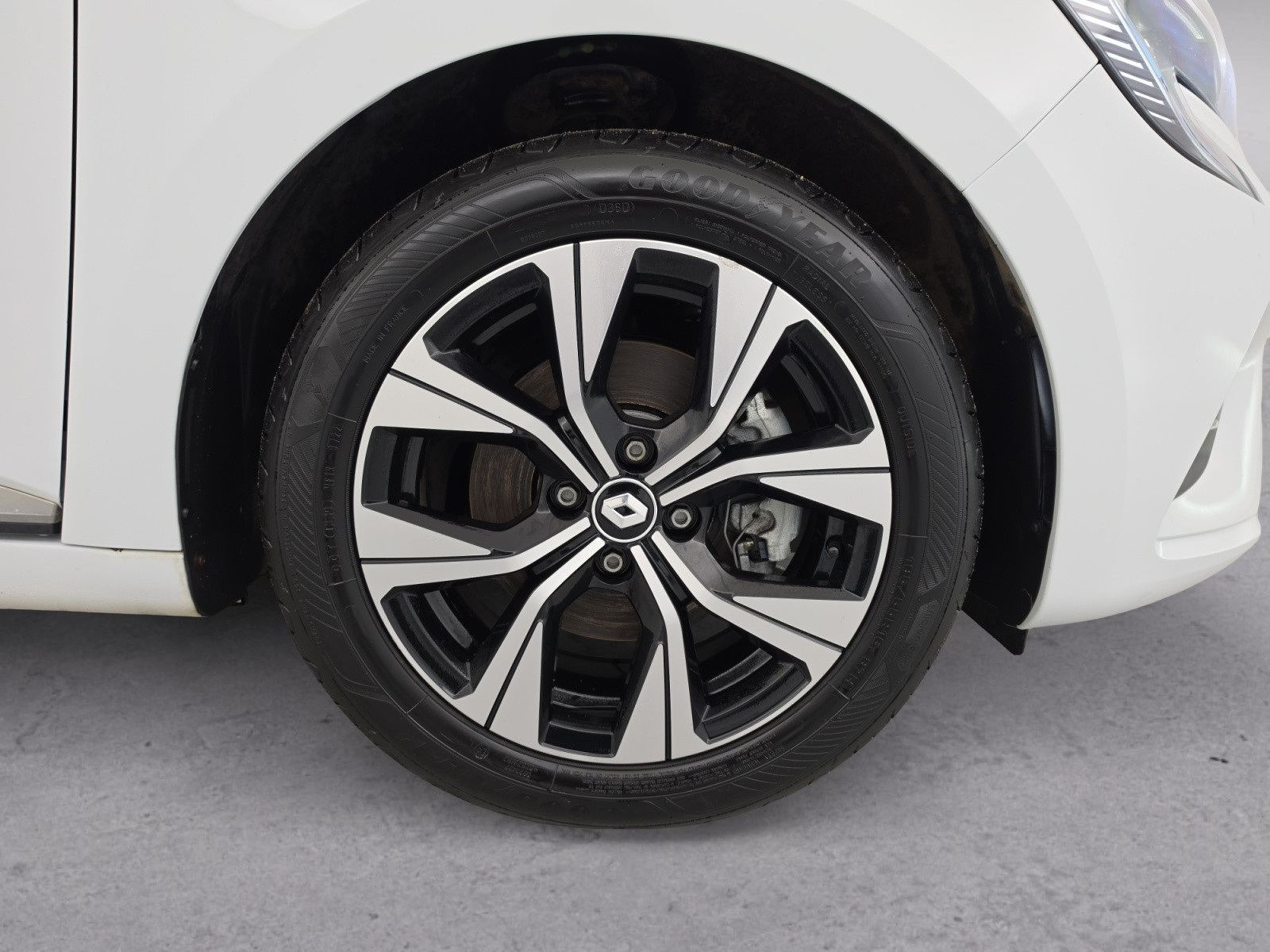 Vente en ligne Renault Clio 5 Clio E-Tech full hybrid 145 au prix de 16 990 €