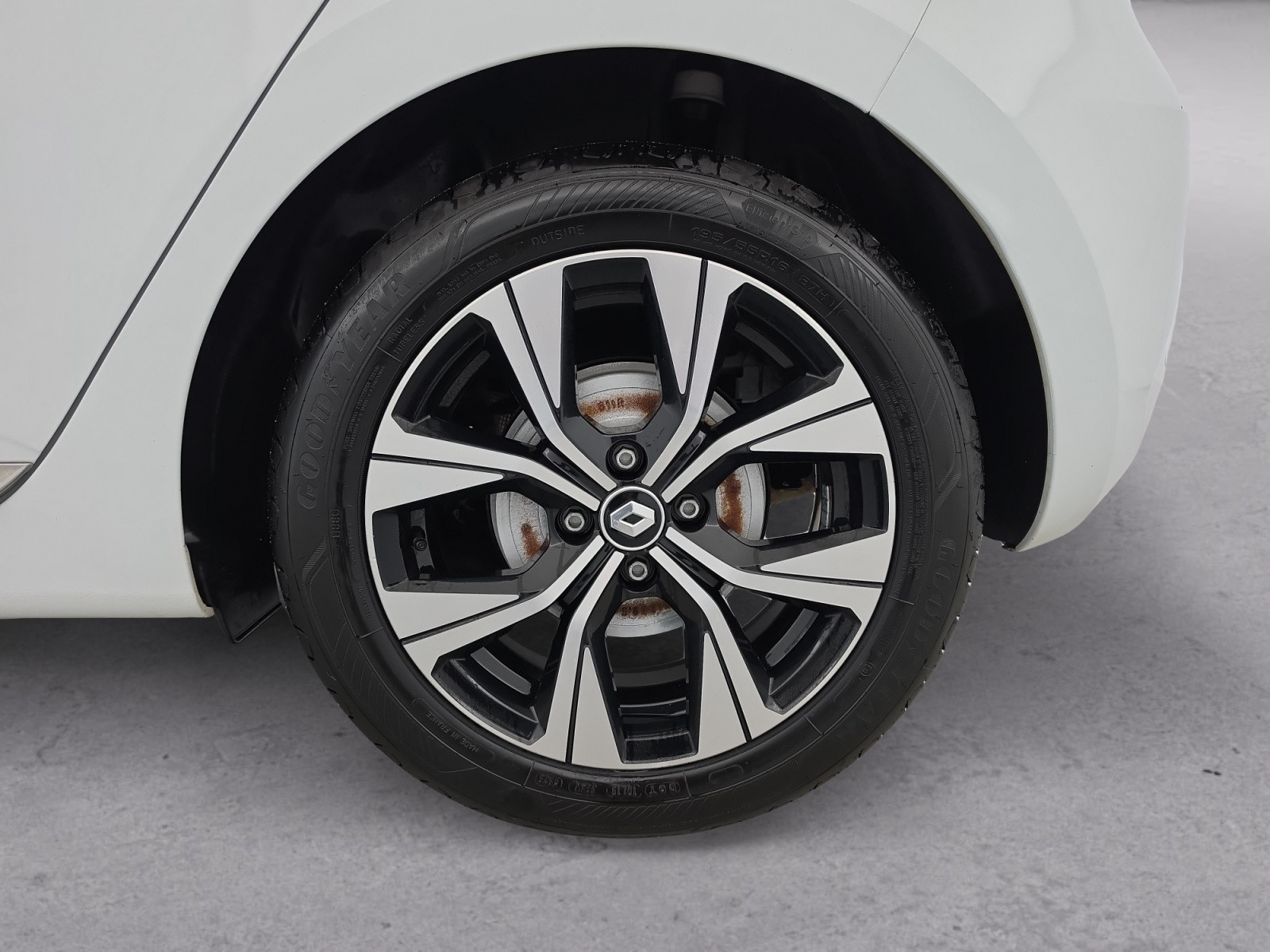 Vente en ligne Renault Clio 5 Clio E-Tech full hybrid 145 au prix de 16 990 €
