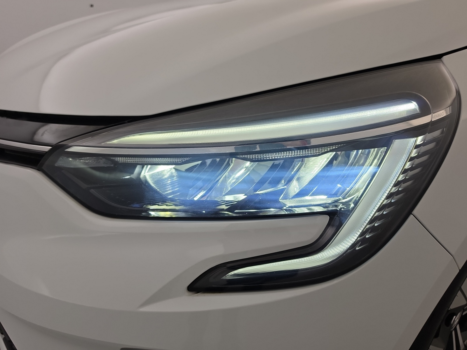 Vente en ligne Renault Clio 5 Clio E-Tech full hybrid 145 au prix de 16 990 €