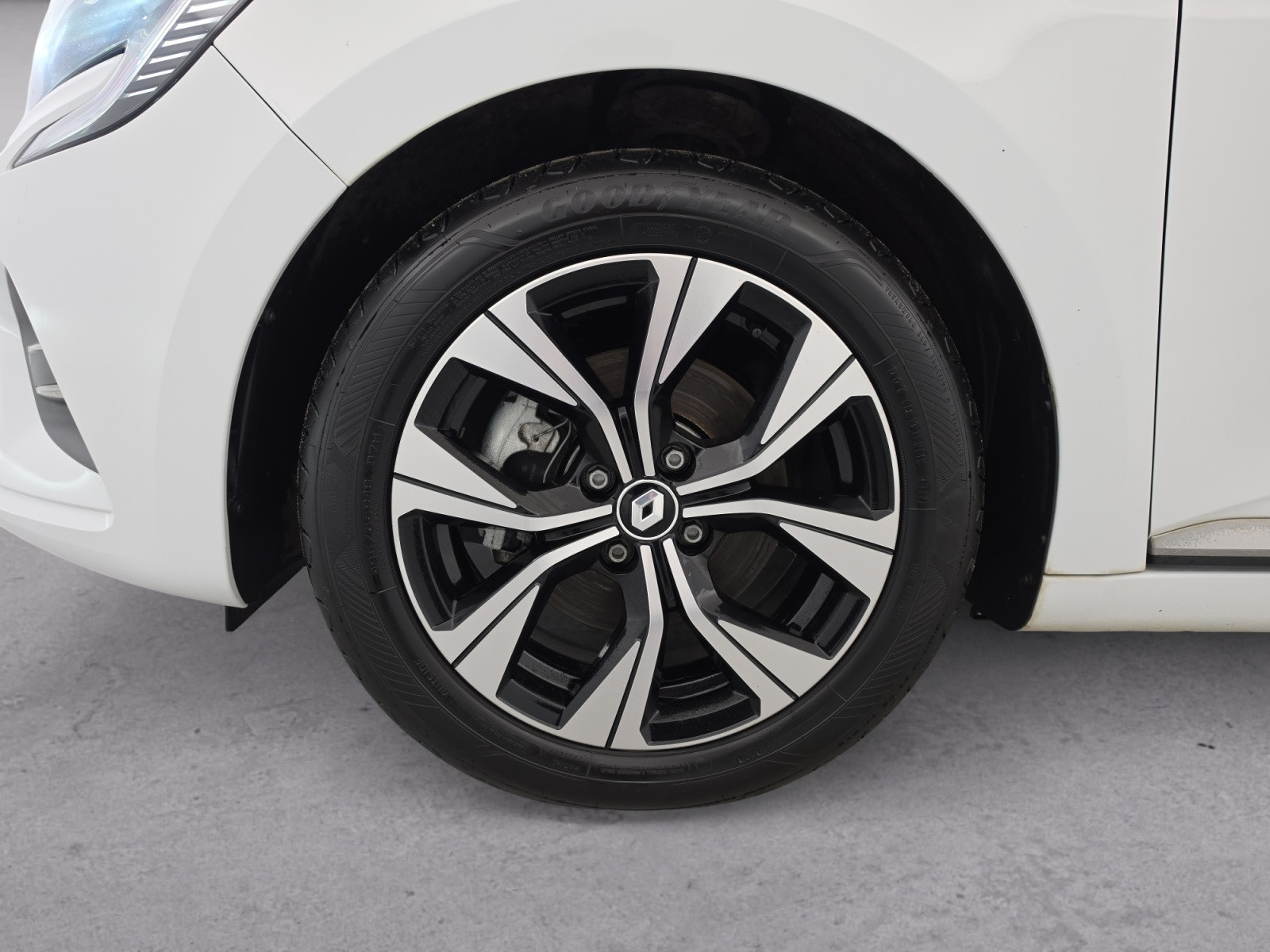 Vente en ligne Renault Clio 5 Clio E-Tech full hybrid 145 au prix de 16 990 €