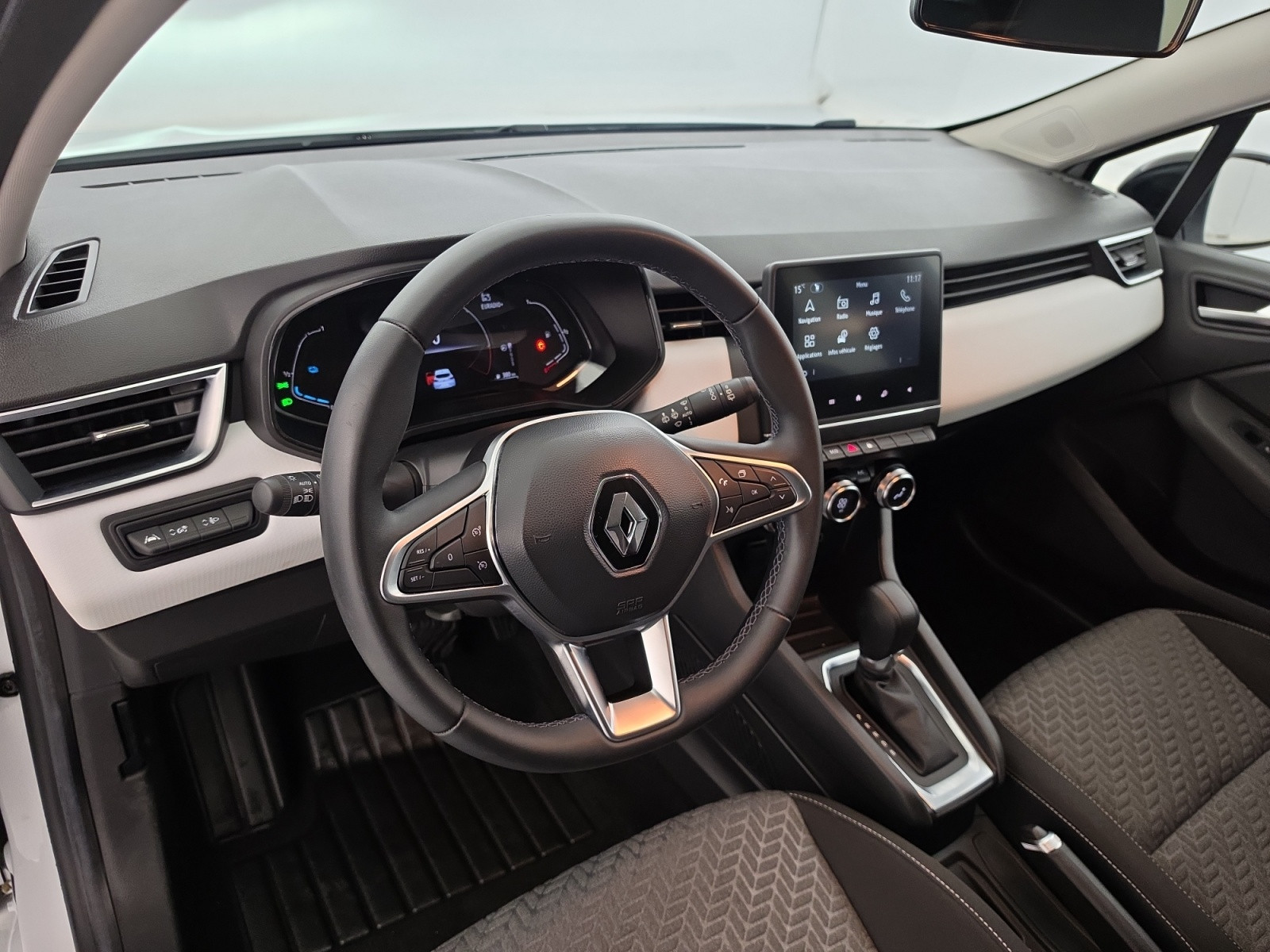 Vente en ligne Renault Clio 5 Clio E-Tech full hybrid 145 au prix de 16 990 €