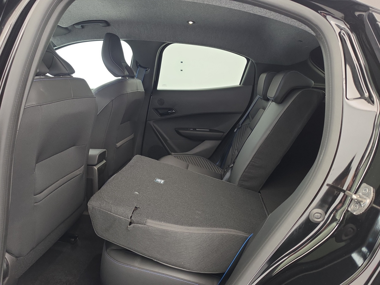 Vente en ligne Renault Clio 6 Clio E-Tech full hybrid 160 ch au prix de 28 490 €