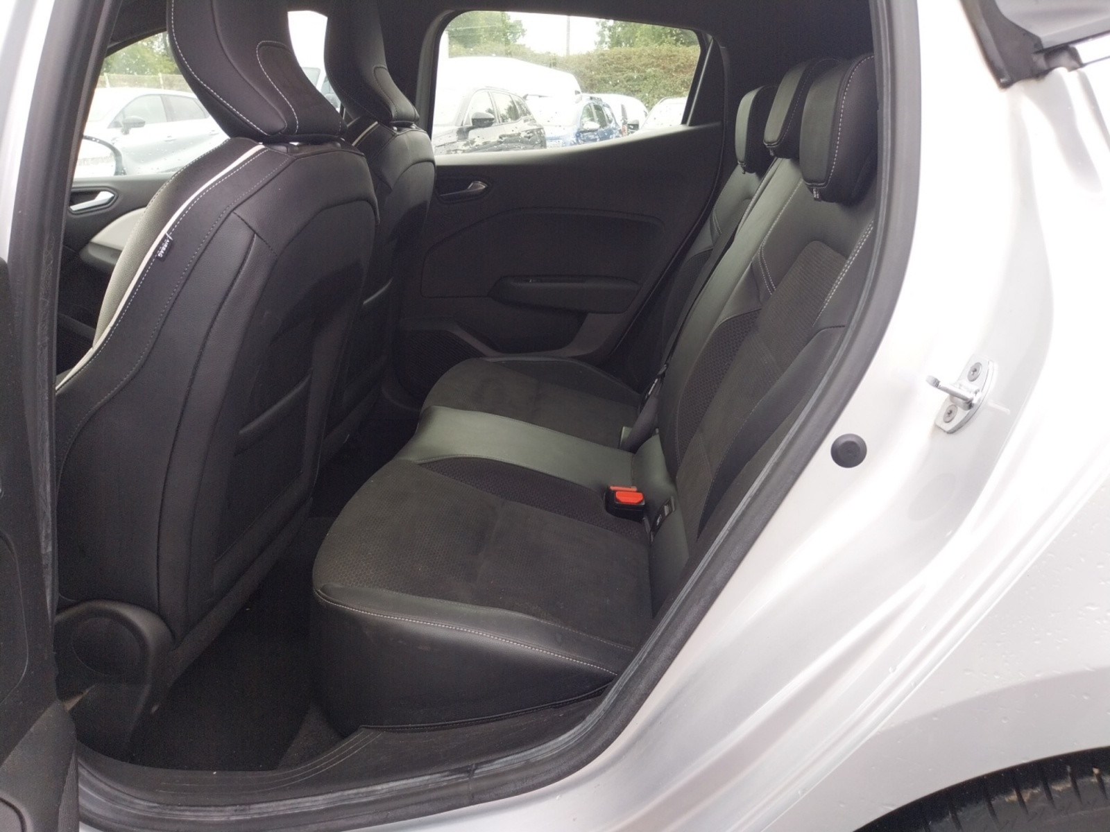 Vente en ligne Renault Clio 5 Clio TCe 90 - 21 au prix de 14 990 €