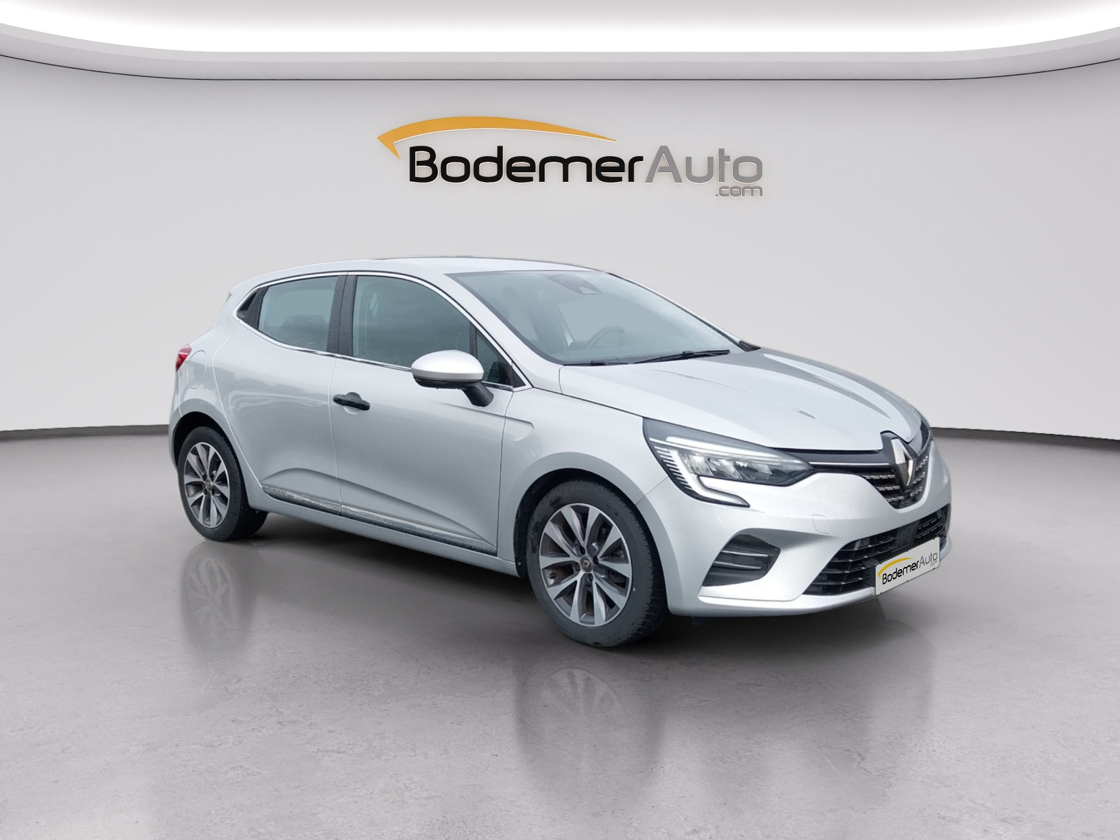 Vente en ligne Renault Clio 5 Clio TCe 90 - 21 au prix de 14 990 €