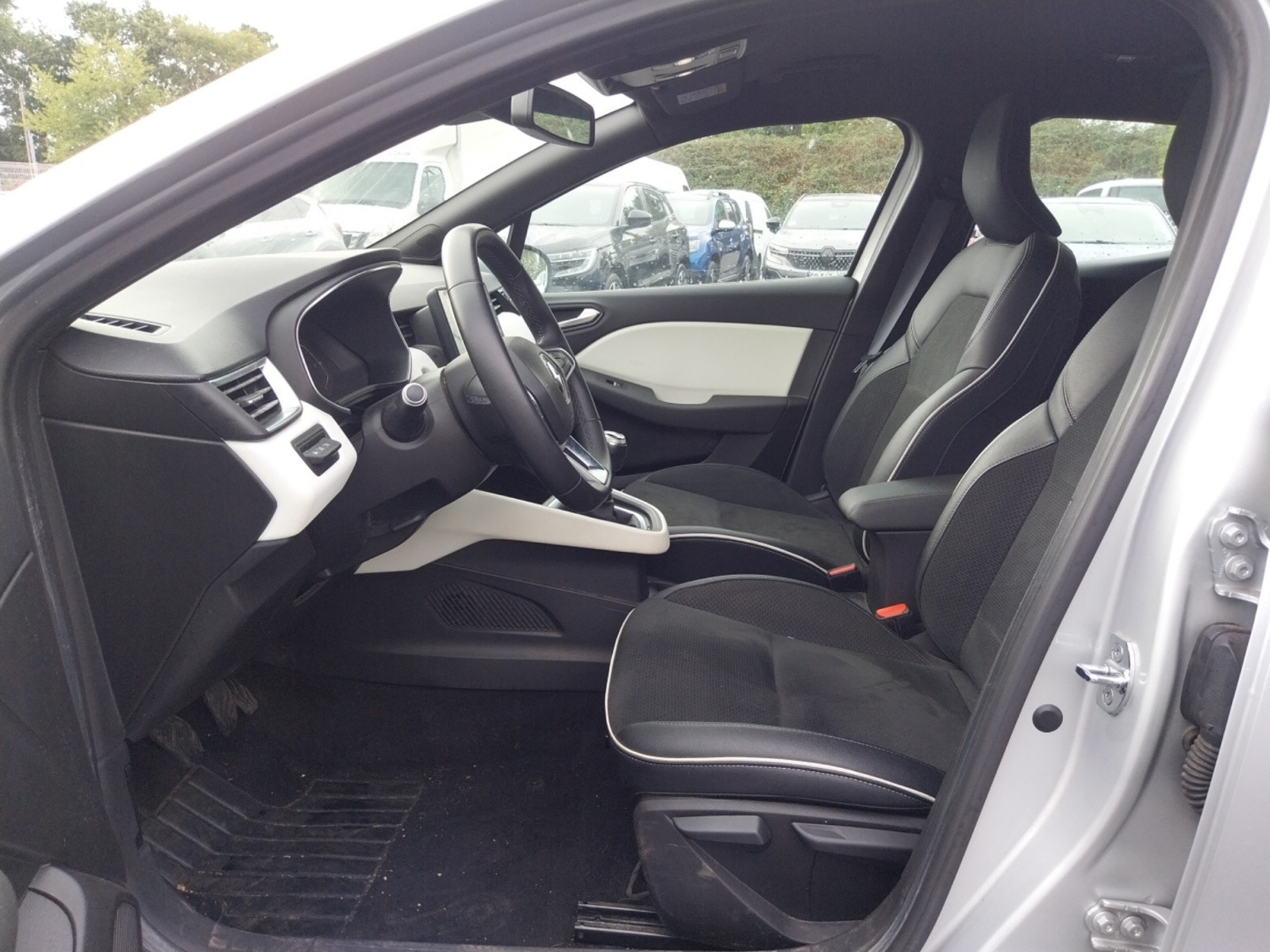 Vente en ligne Renault Clio 5 Clio TCe 90 - 21 au prix de 14 990 €