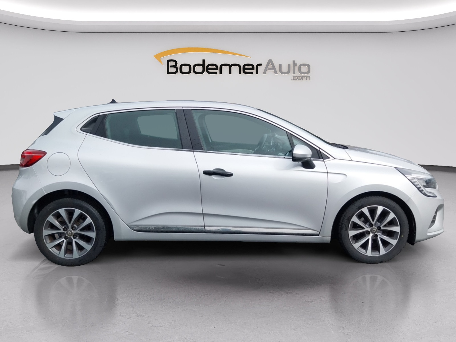 Vente en ligne Renault Clio 5 Clio TCe 90 - 21 au prix de 14 990 €