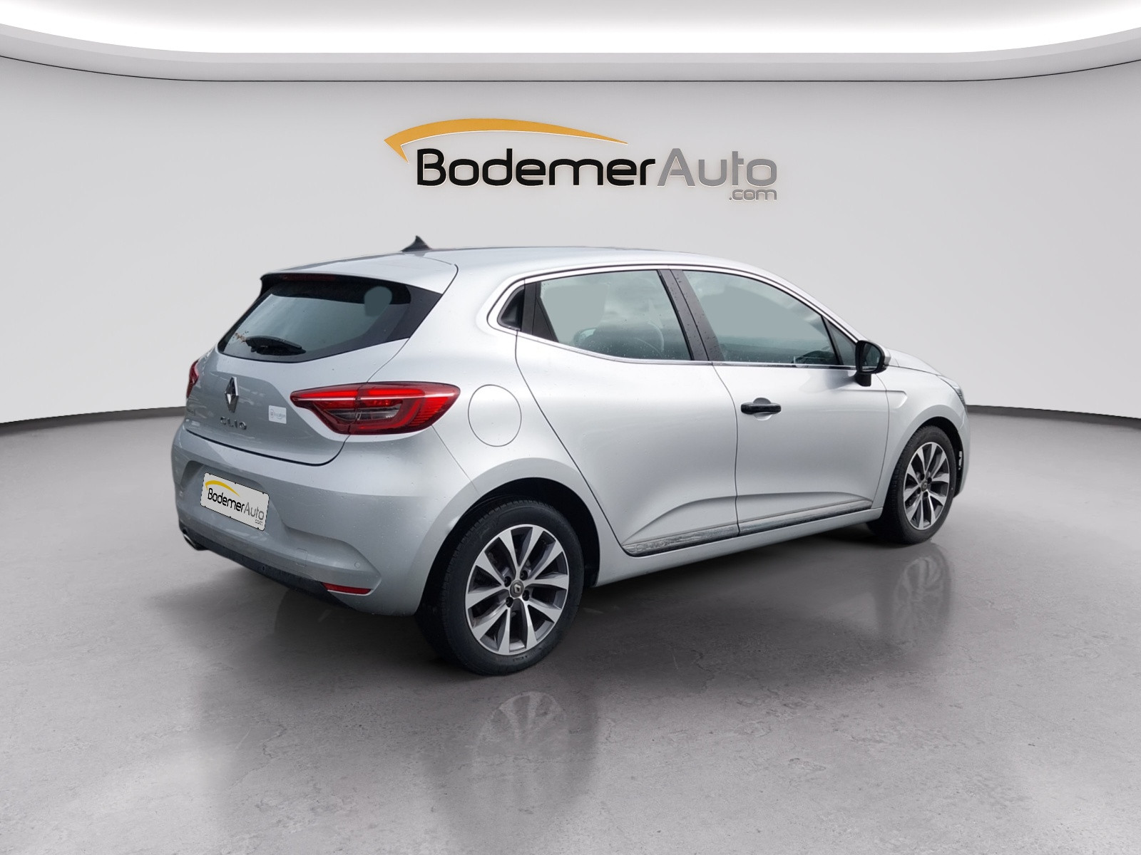 Vente en ligne Renault Clio 5 Clio TCe 90 - 21 au prix de 14 990 €