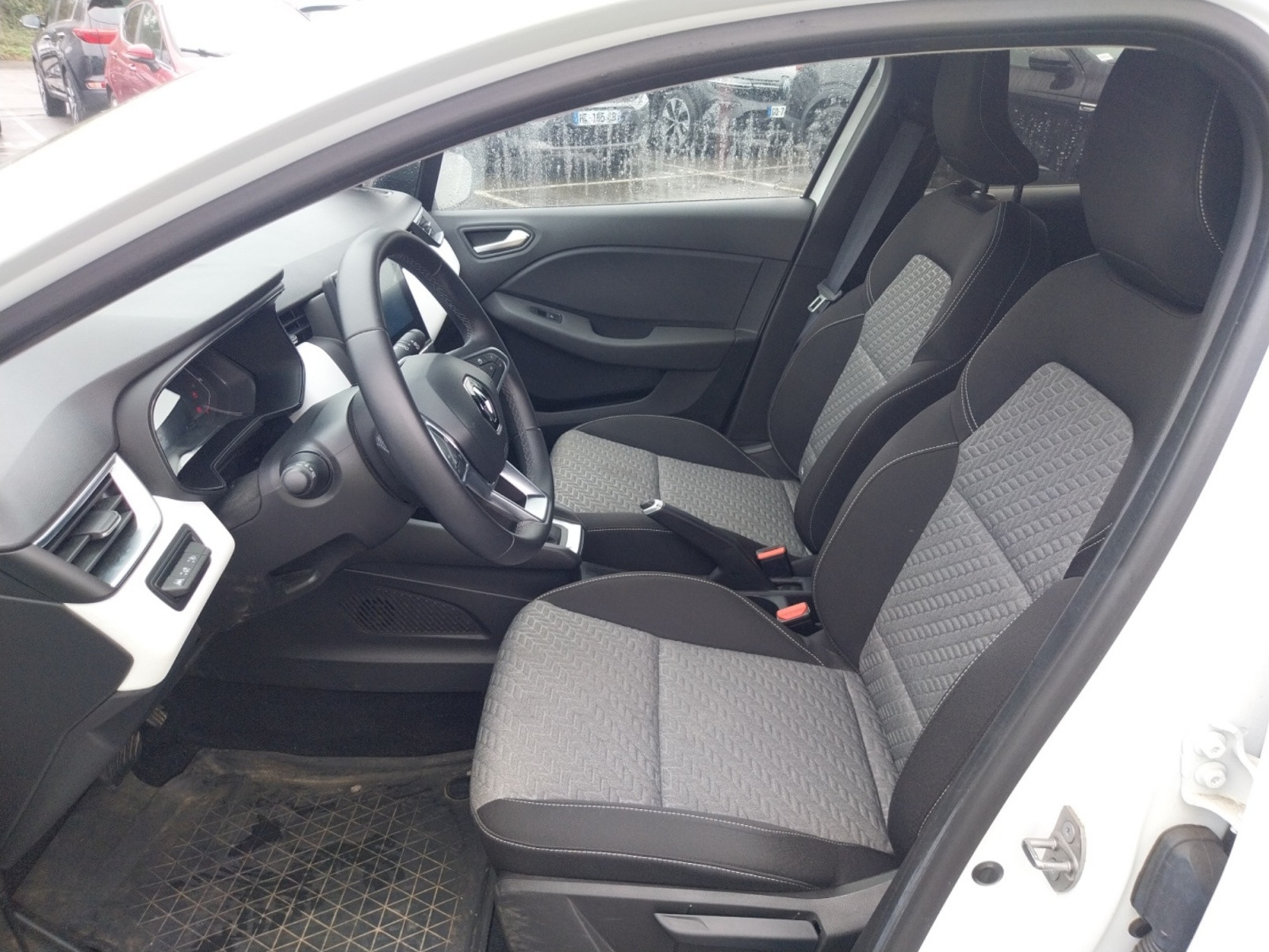 Vente en ligne Renault Clio 5 Clio E-Tech full hybrid 145 au prix de 16 990 €