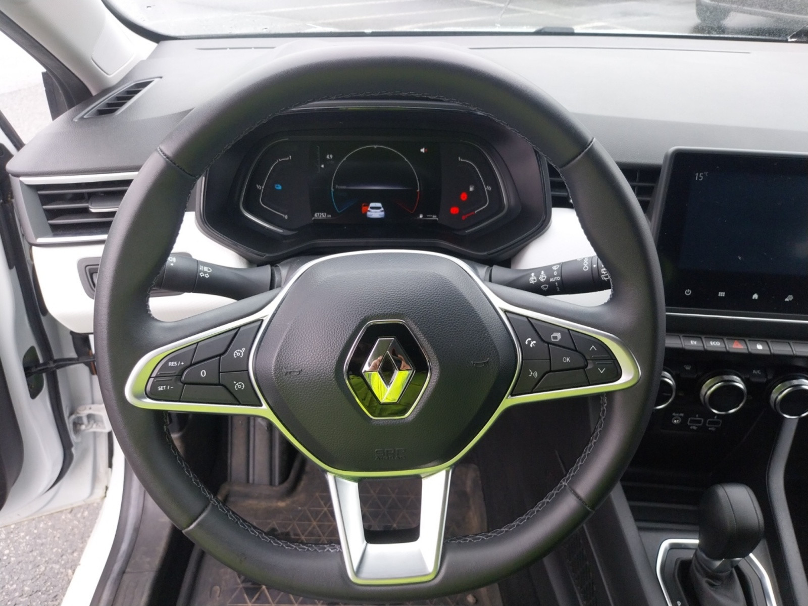 Vente en ligne Renault Clio 5 Clio E-Tech full hybrid 145 au prix de 16 990 €