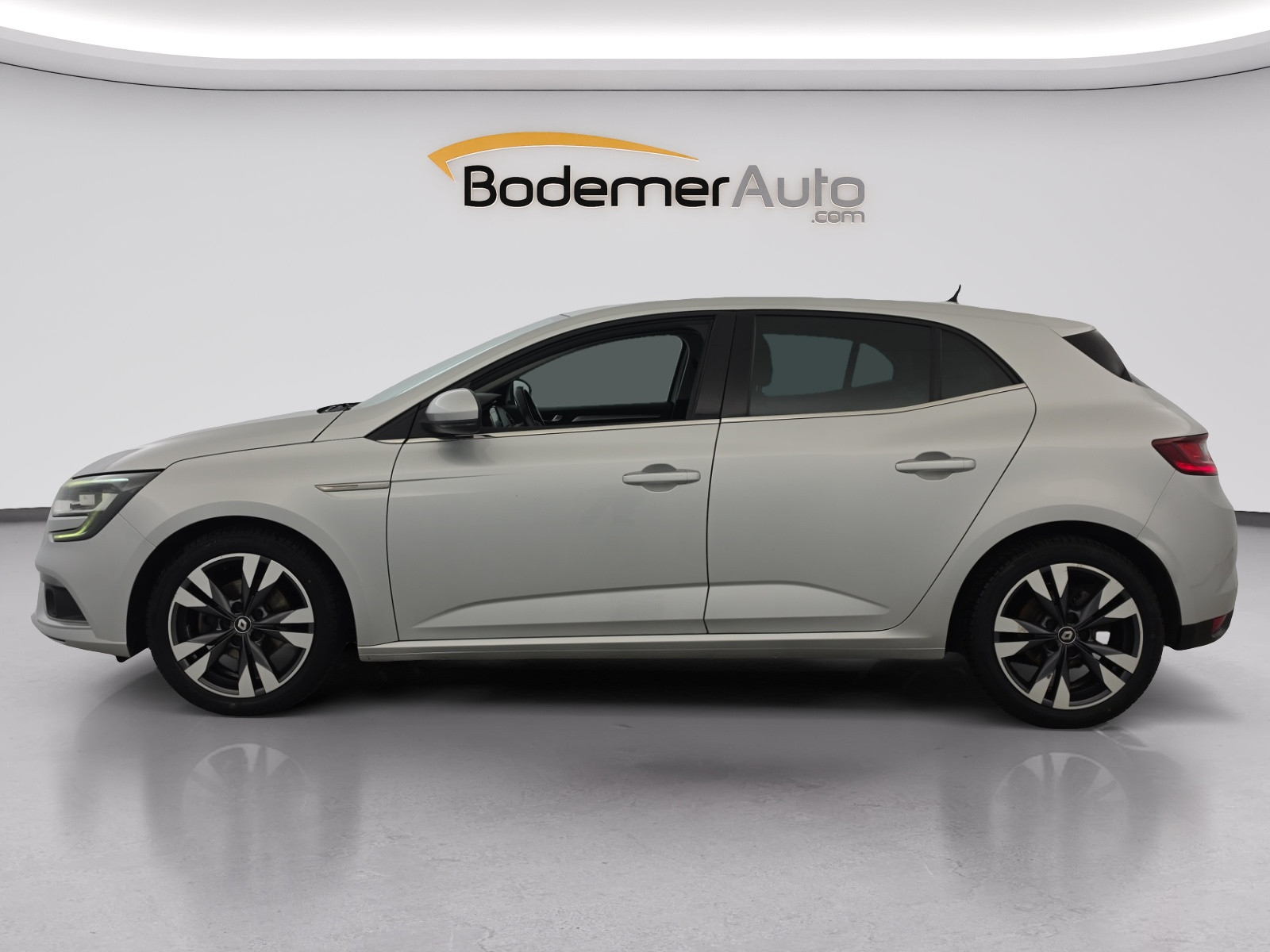 Vente en ligne Renault Megane 4 Mégane IV Berline Blue dCi 115 EDC au prix de 13 400 €