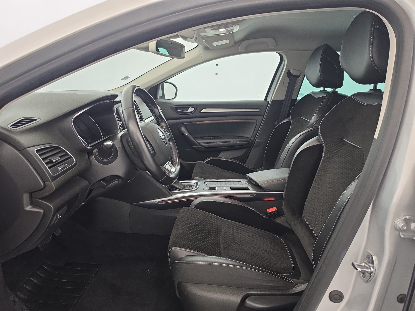 Vente en ligne Renault Megane 4 Mégane IV Berline Blue dCi 115 EDC au prix de 13 400 €