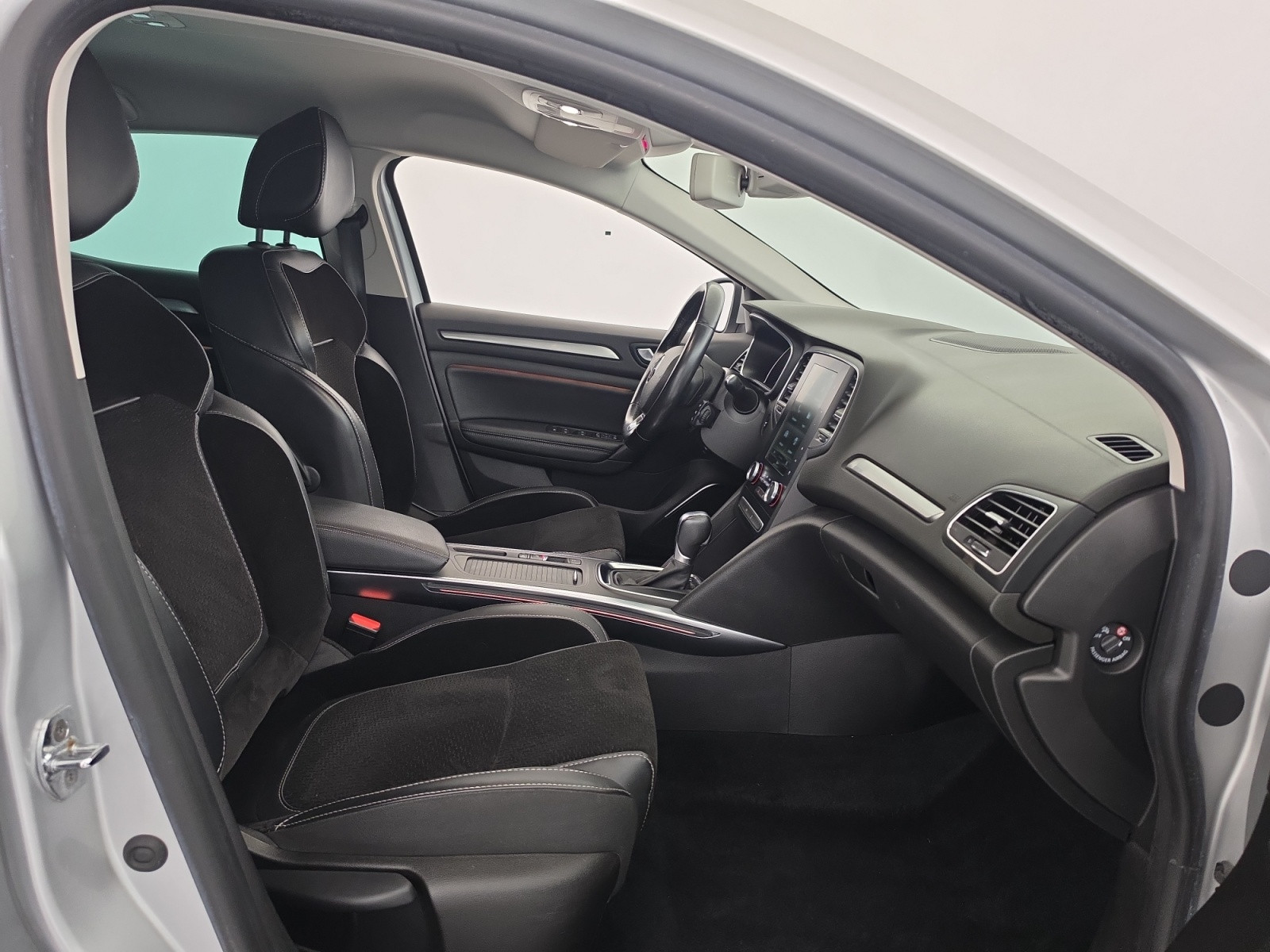 Vente en ligne Renault Megane 4 Mégane IV Berline Blue dCi 115 EDC au prix de 13 400 €