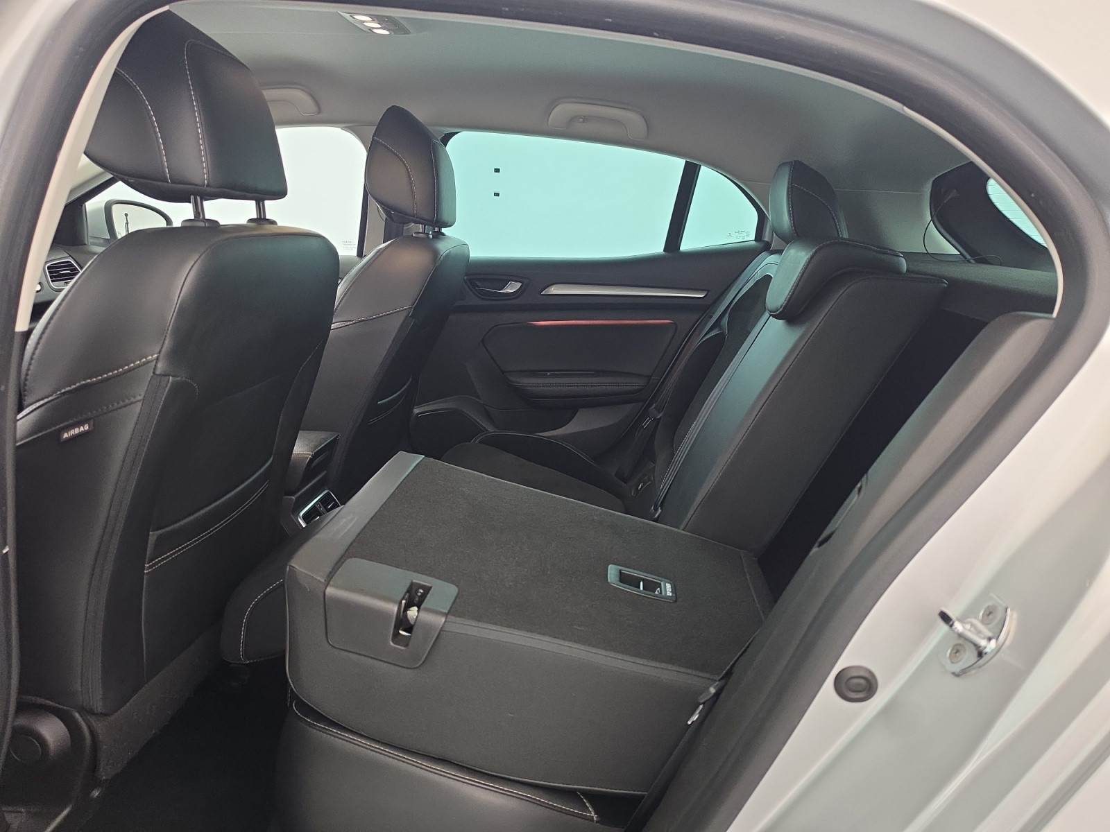 Vente en ligne Renault Megane 4 Mégane IV Berline Blue dCi 115 EDC au prix de 13 400 €