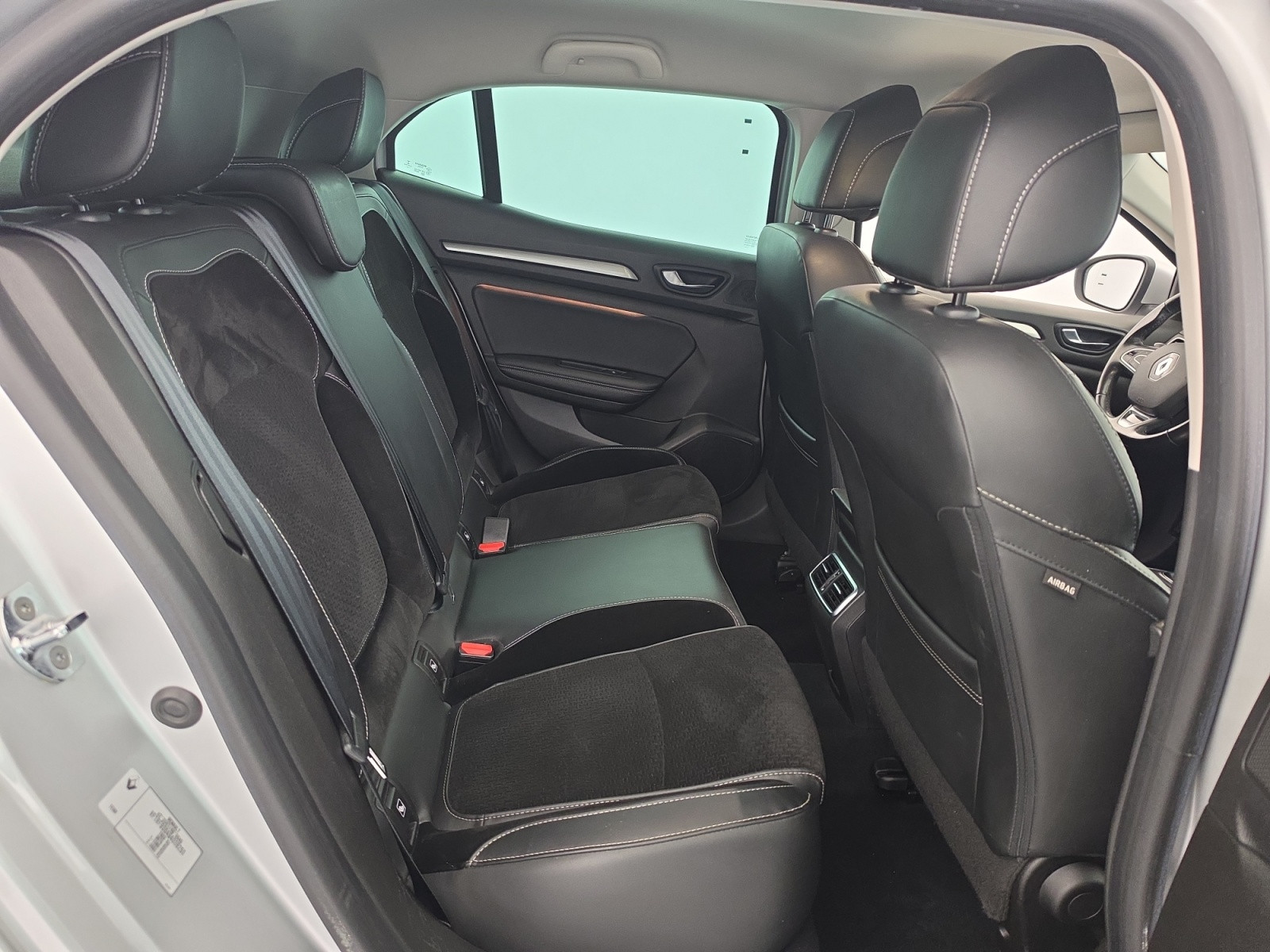 Vente en ligne Renault Megane 4 Mégane IV Berline Blue dCi 115 EDC au prix de 13 400 €