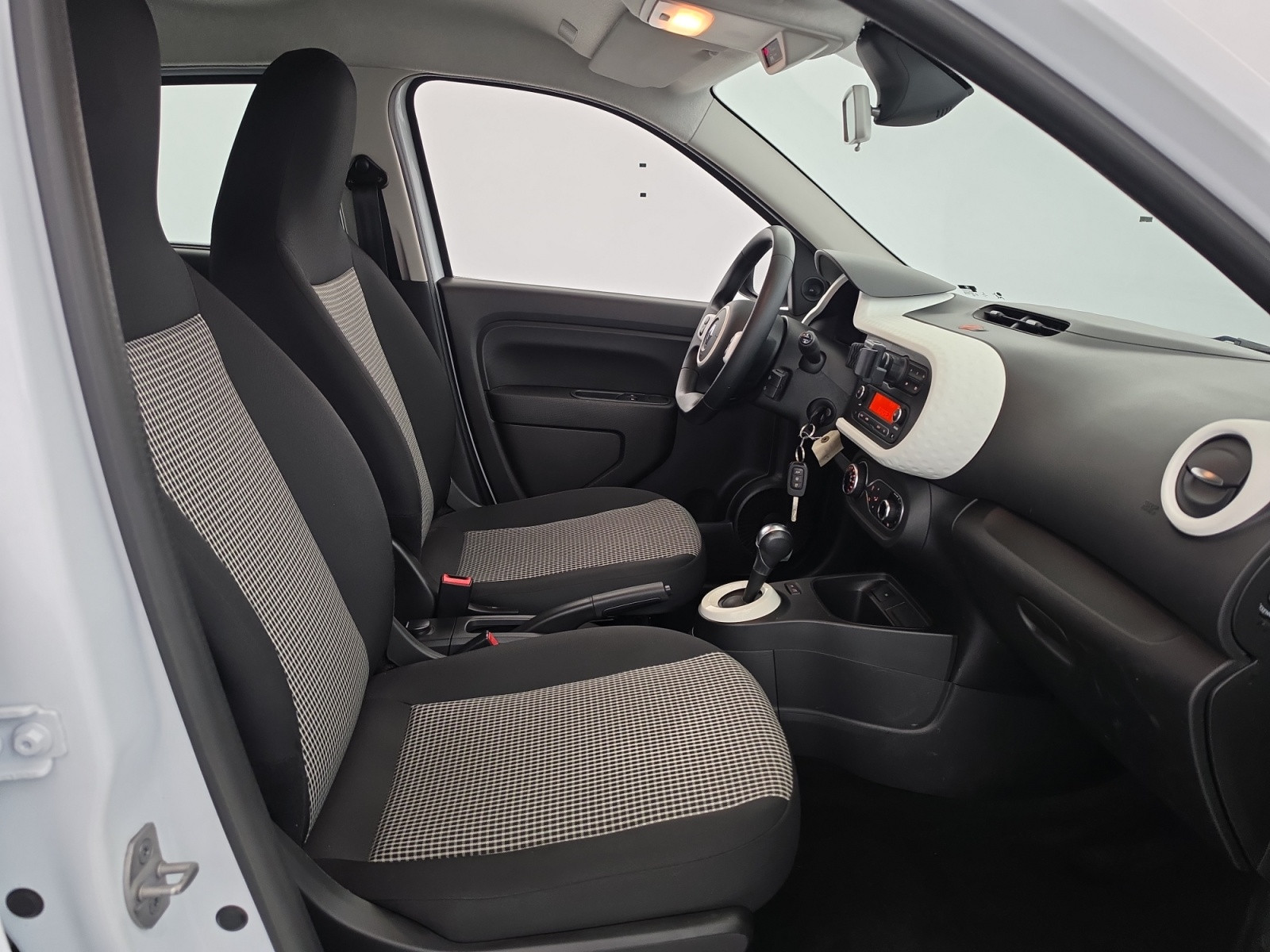Vente en ligne Renault Twingo Electrique Twingo III E-Tech au prix de 12 900 €