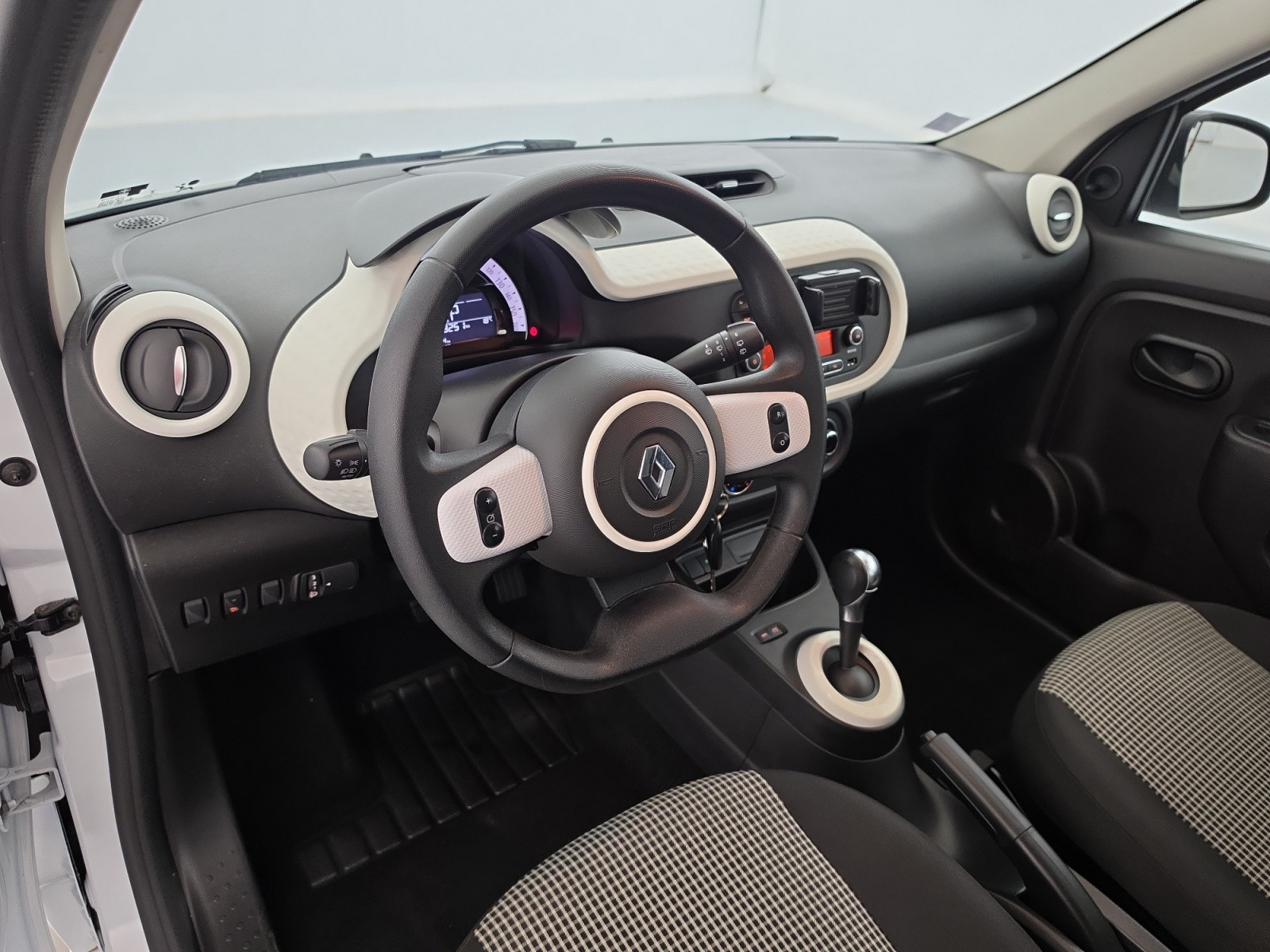 Vente en ligne Renault Twingo Electrique Twingo III E-Tech au prix de 12 900 €