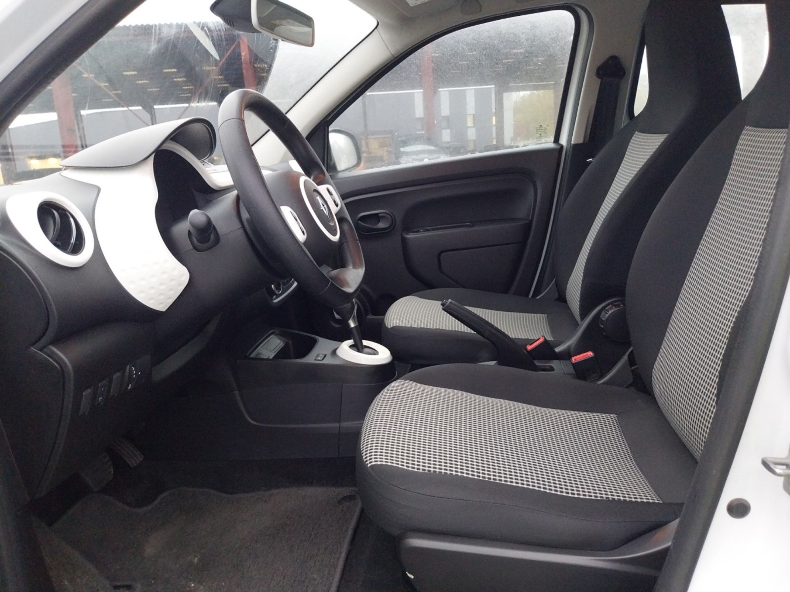 Vente en ligne Renault Twingo Electrique Twingo III E-Tech au prix de 11 990 €