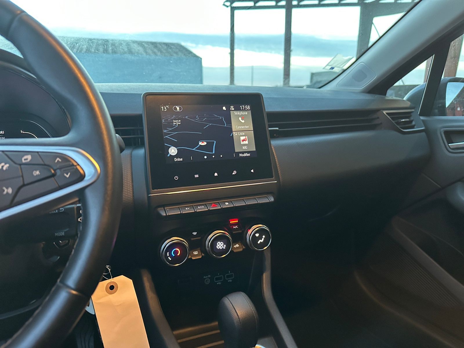 Vente en ligne Renault Clio 5 Clio E-Tech 140 - 21N au prix de 15 990 €