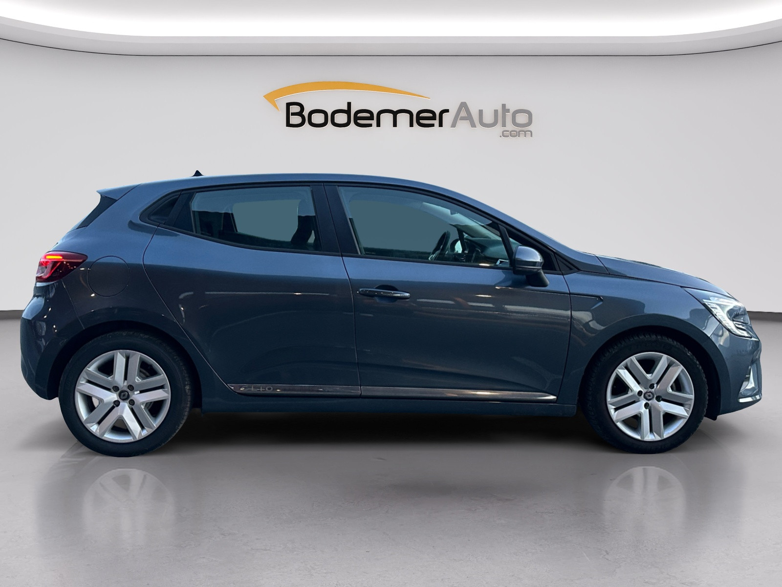 Vente en ligne Renault Clio 5 Clio E-Tech 140 - 21N au prix de 15 990 €