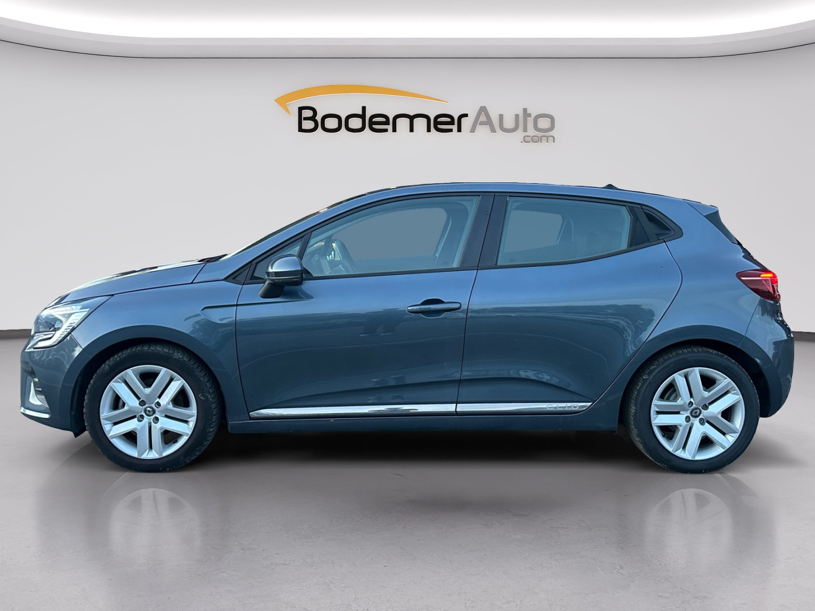 Vente en ligne Renault Clio 5 Clio E-Tech 140 - 21N au prix de 15 990 €