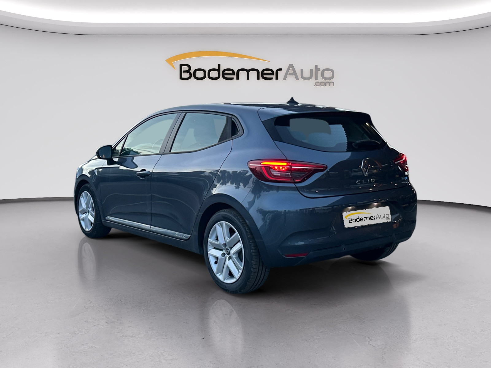 Vente en ligne Renault Clio 5 Clio E-Tech 140 - 21N au prix de 15 990 €
