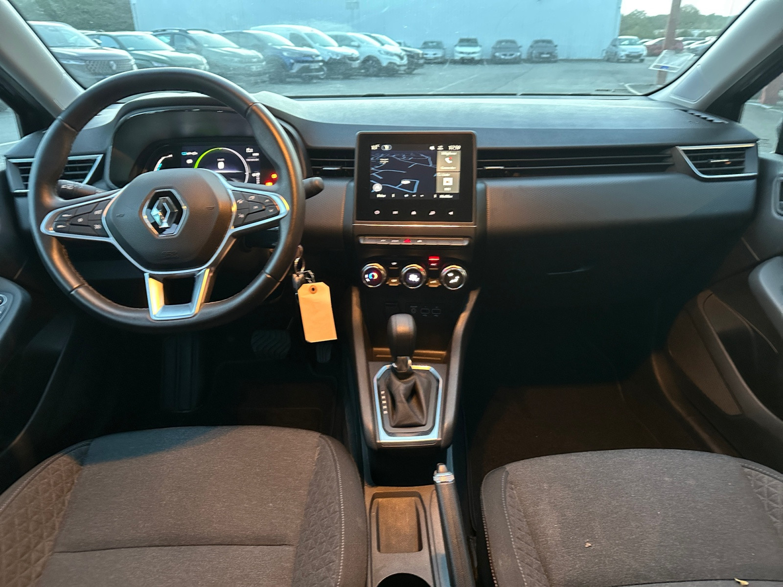 Vente en ligne Renault Clio 5 Clio E-Tech 140 - 21N au prix de 15 990 €