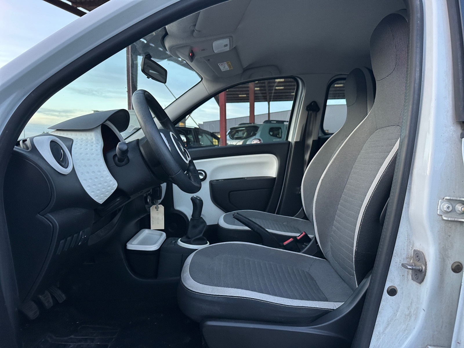 Vente en ligne Renault Twingo 3  1.0 SCe 70 E6C au prix de 8 990 €