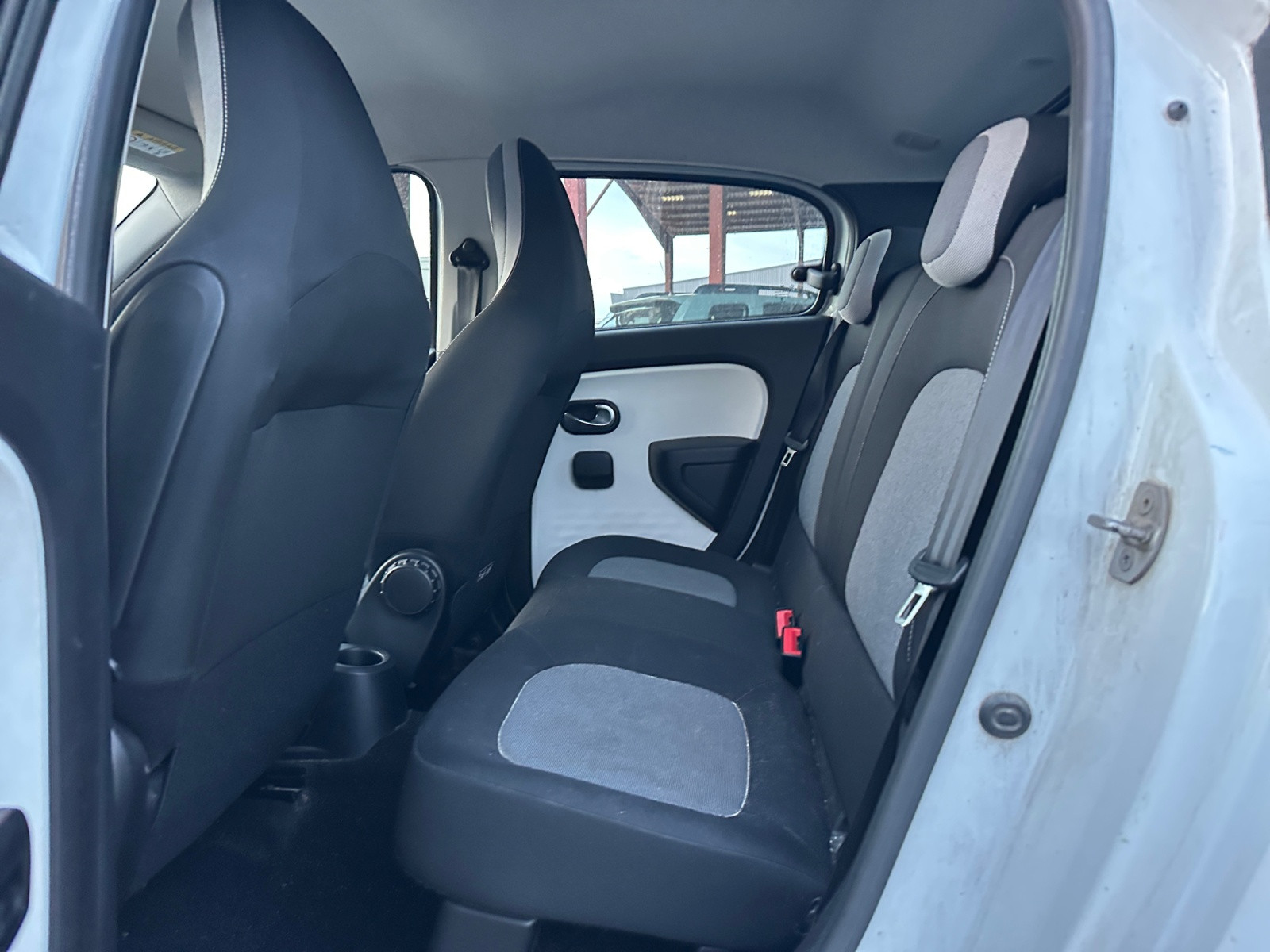 Vente en ligne Renault Twingo 3  1.0 SCe 70 E6C au prix de 8 990 €