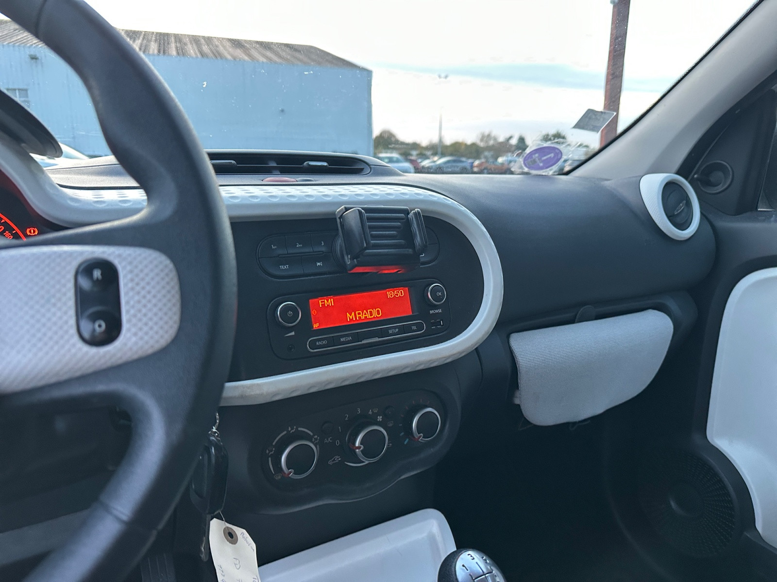 Vente en ligne Renault Twingo 3  1.0 SCe 70 E6C au prix de 8 990 €