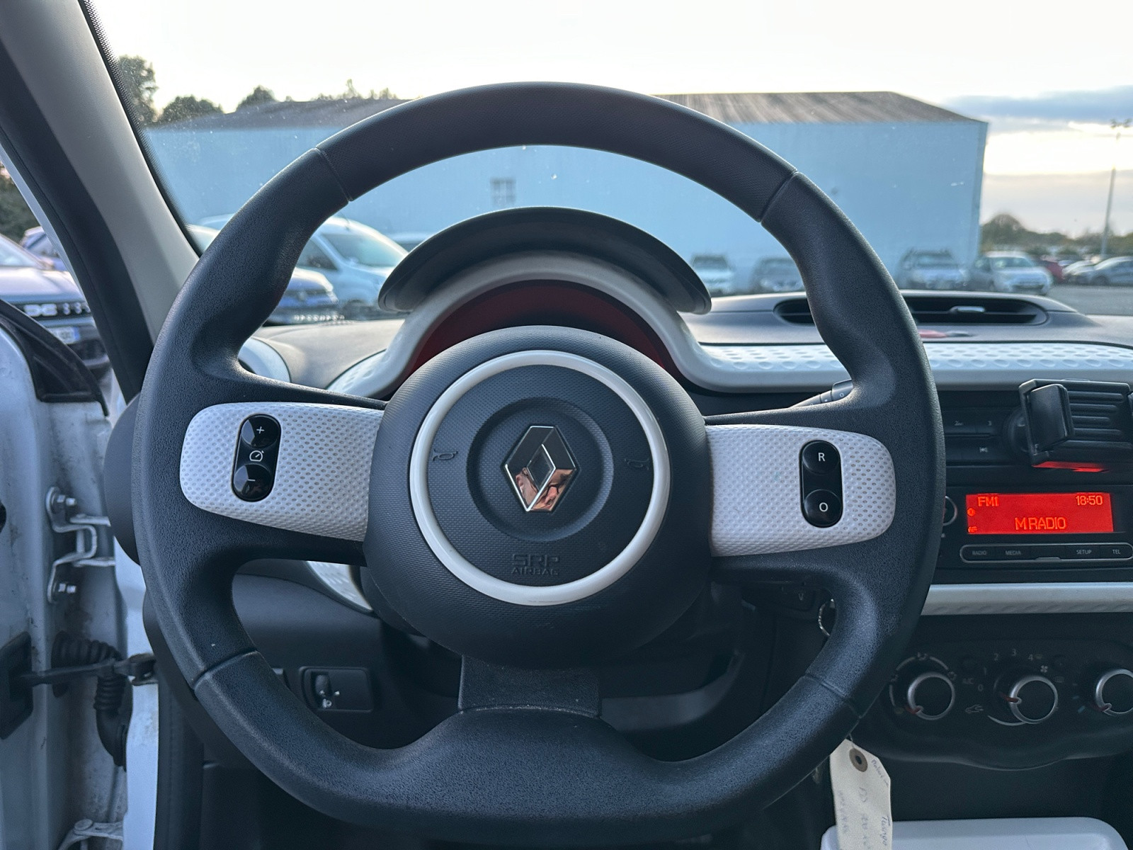 Vente en ligne Renault Twingo 3  1.0 SCe 70 E6C au prix de 8 990 €