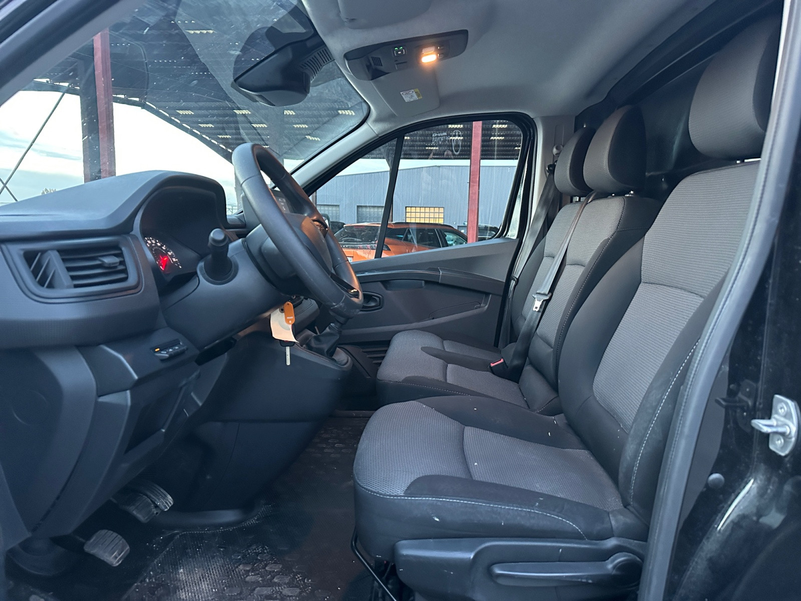 Vente en ligne Renault Trafic Cabine Approfondie TRAFIC CA BLUE DCI 150 L2H1 3T GSR2 au prix de 33 990 €