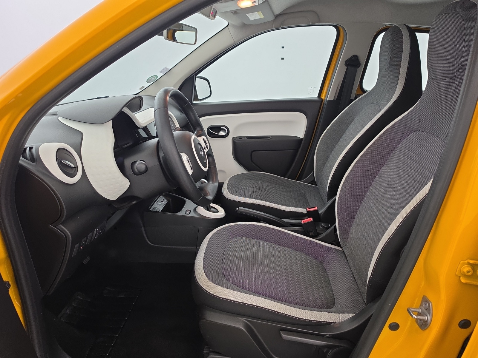 Vente en ligne Renault Twingo Electrique Twingo III E-Tech au prix de 11 990 €