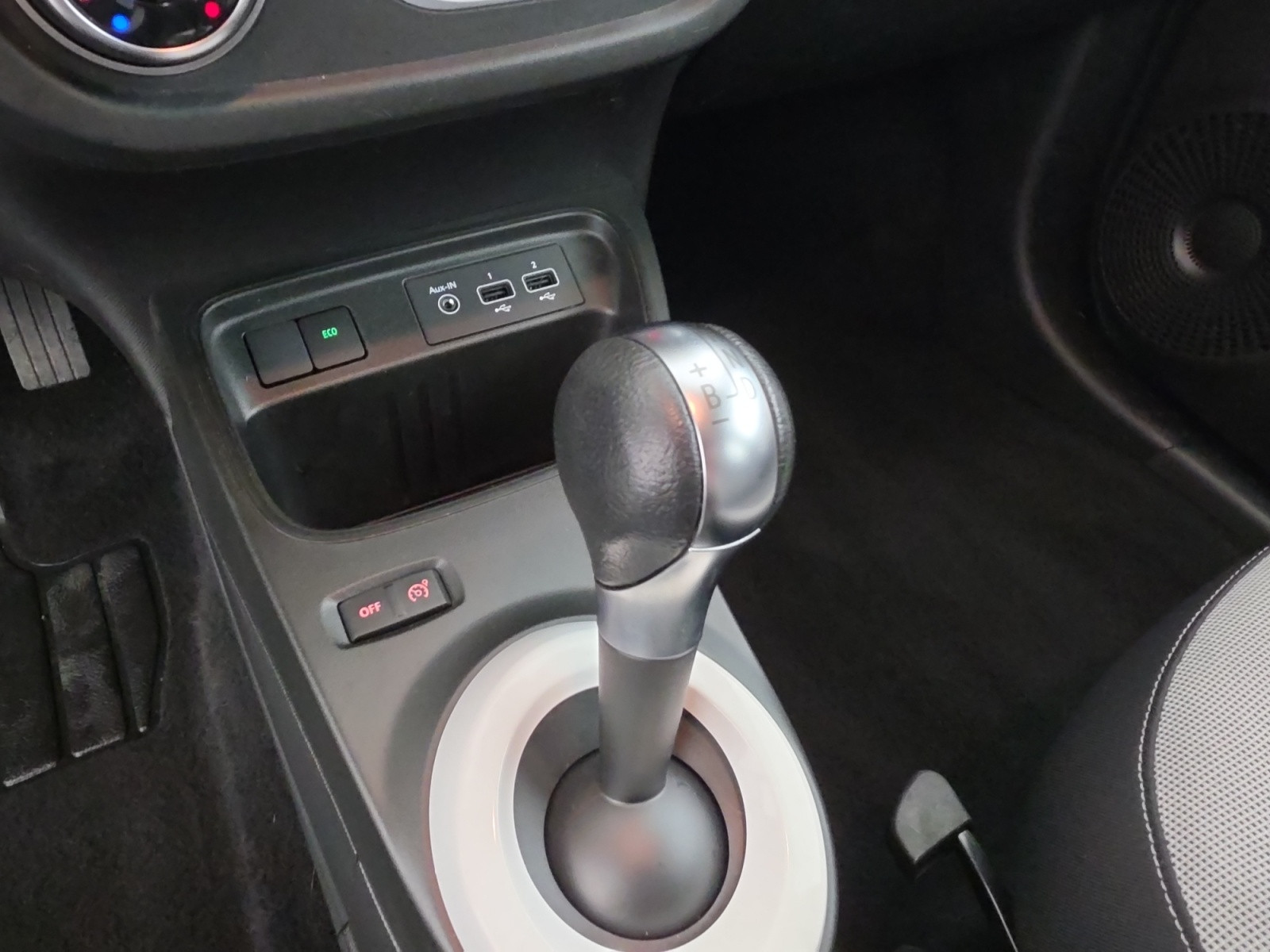 Vente en ligne Renault Twingo Electrique Twingo III E-Tech au prix de 11 990 €