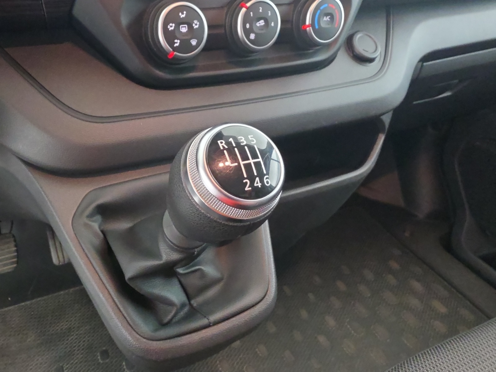 Vente en ligne Renault Trafic 3 Fourgon TRAFIC FGN L1H1 2800 KG BLUE DCI 130 au prix de 20 990 €