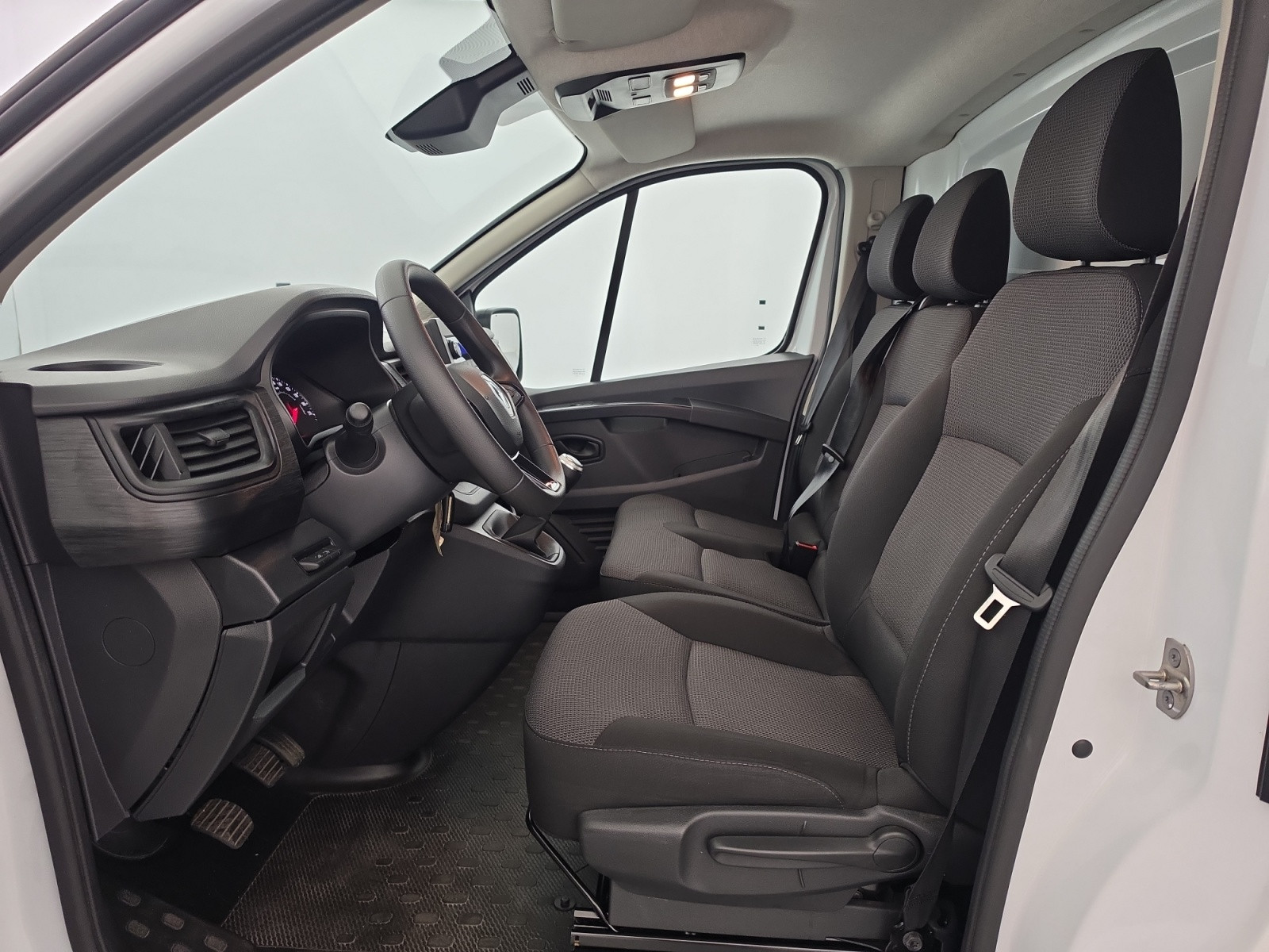 Vente en ligne Renault Trafic 3 Fourgon TRAFIC FGN L1H1 2800 KG BLUE DCI 130 au prix de 20 990 €