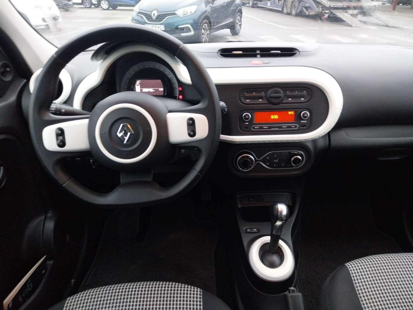Vente en ligne Renault Twingo Electrique Twingo III E-Tech au prix de 11 990 €