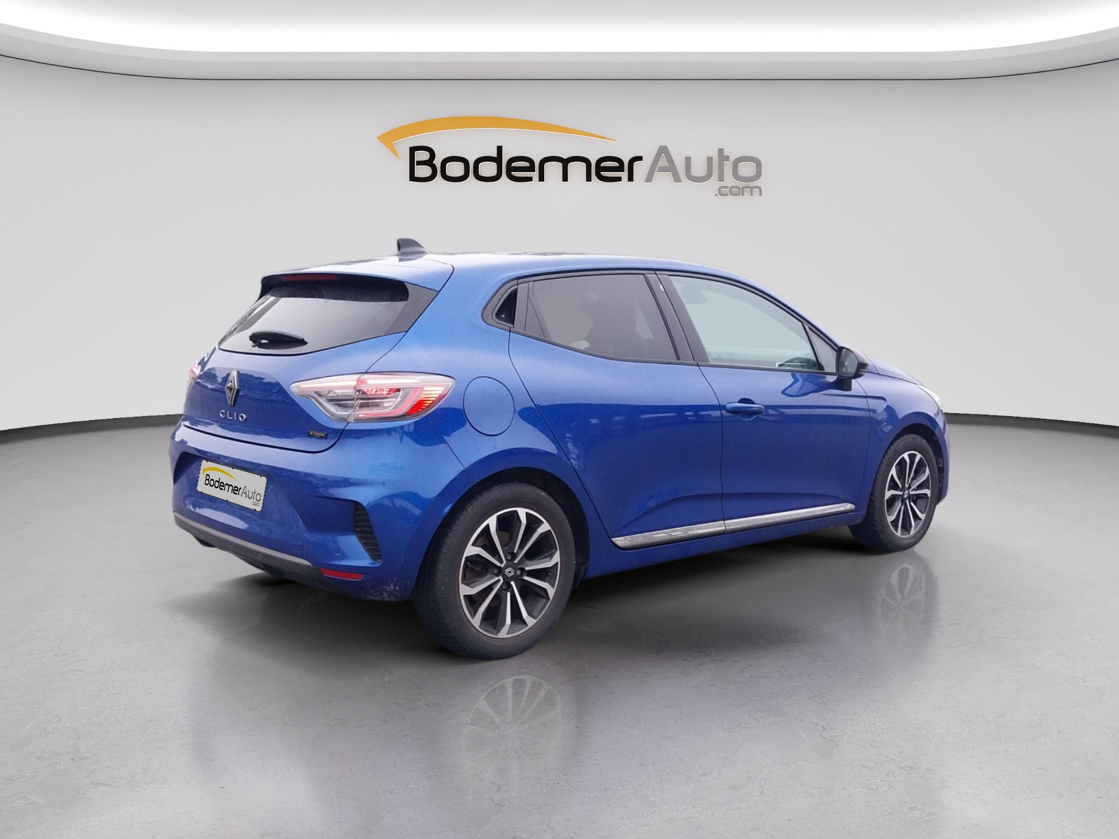 Vente en ligne Renault Clio 5 Clio E-Tech full hybrid 145 au prix de 16 990 €