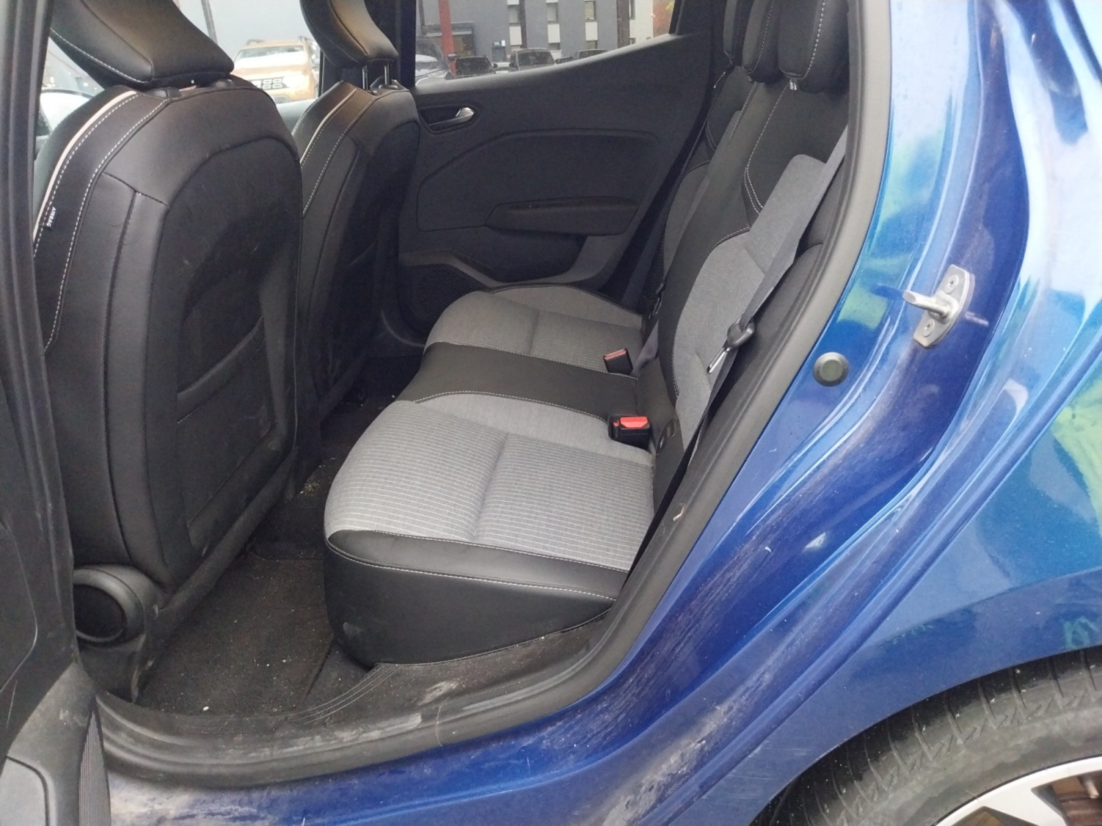 Vente en ligne Renault Clio 5 Clio E-Tech full hybrid 145 au prix de 16 990 €