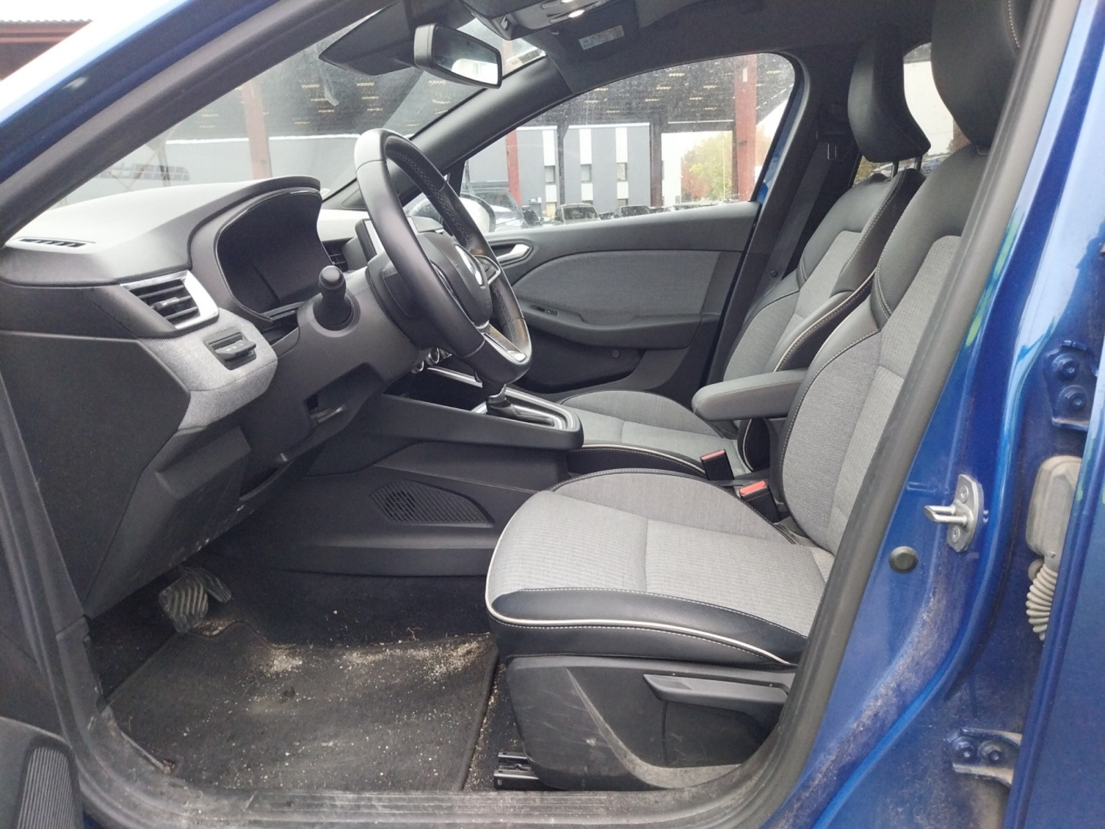 Vente en ligne Renault Clio 5 Clio E-Tech full hybrid 145 au prix de 16 990 €